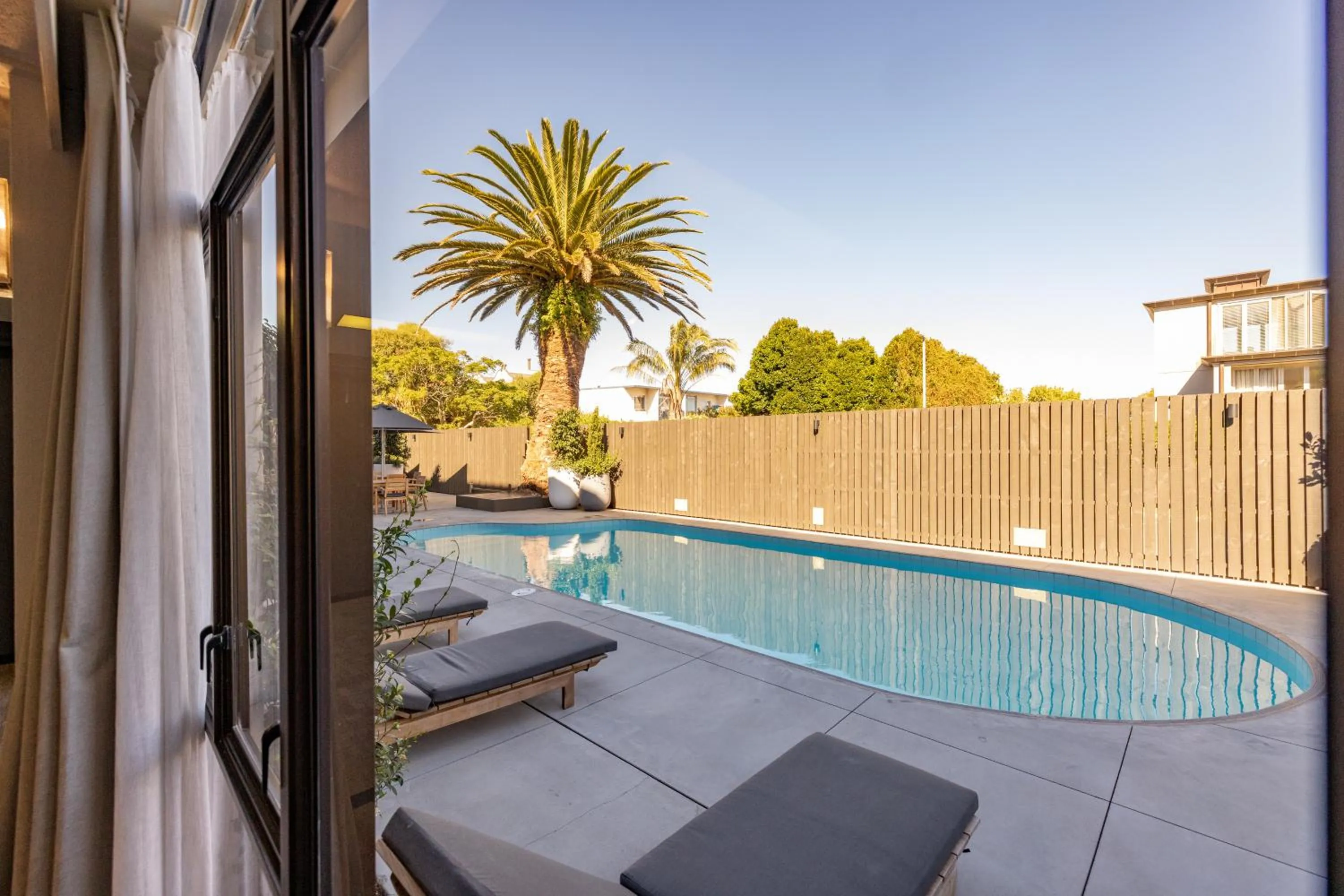 Pool view in Auckland Rose Park Hotel