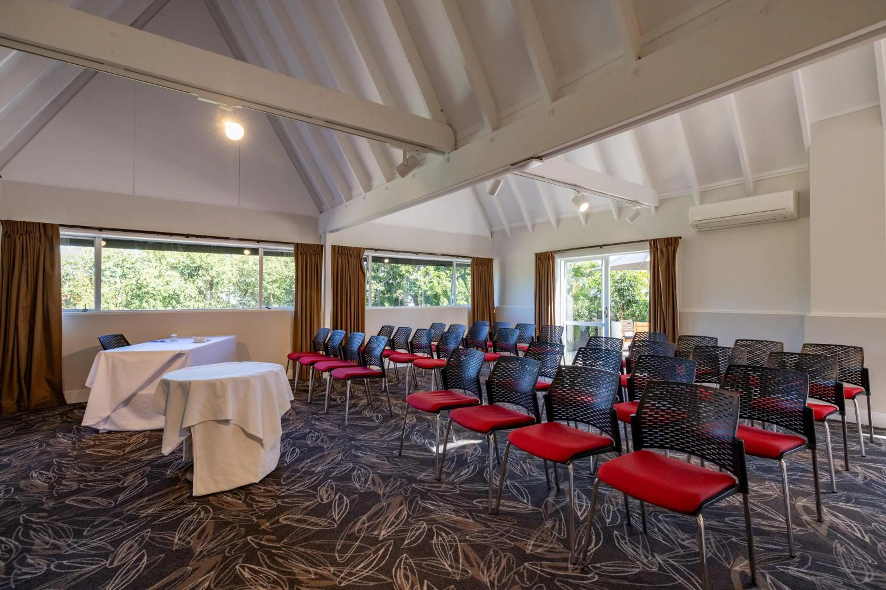 Meeting/conference room in Auckland Rose Park Hotel