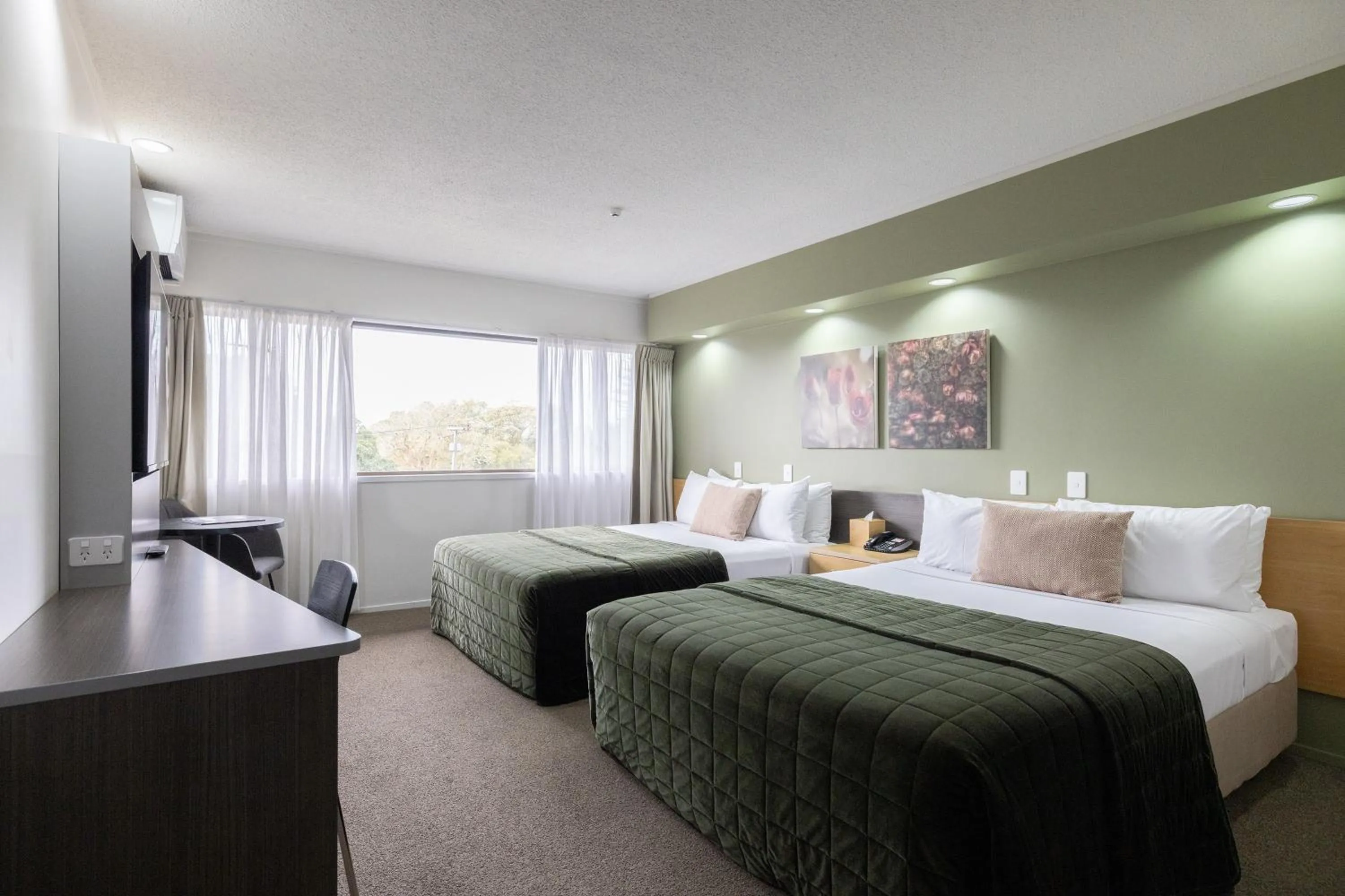 Bed in Auckland Rose Park Hotel