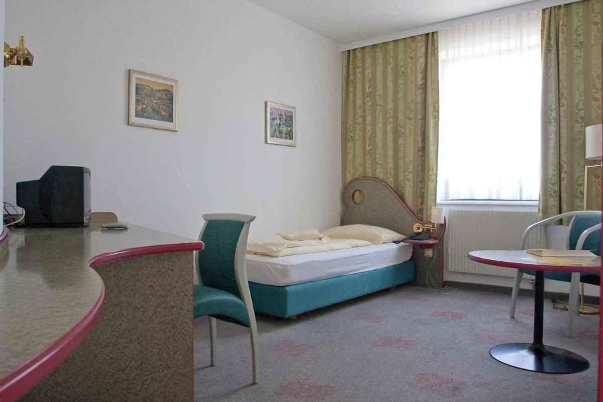 Bed in Seminarhotel Göttlesbrunn