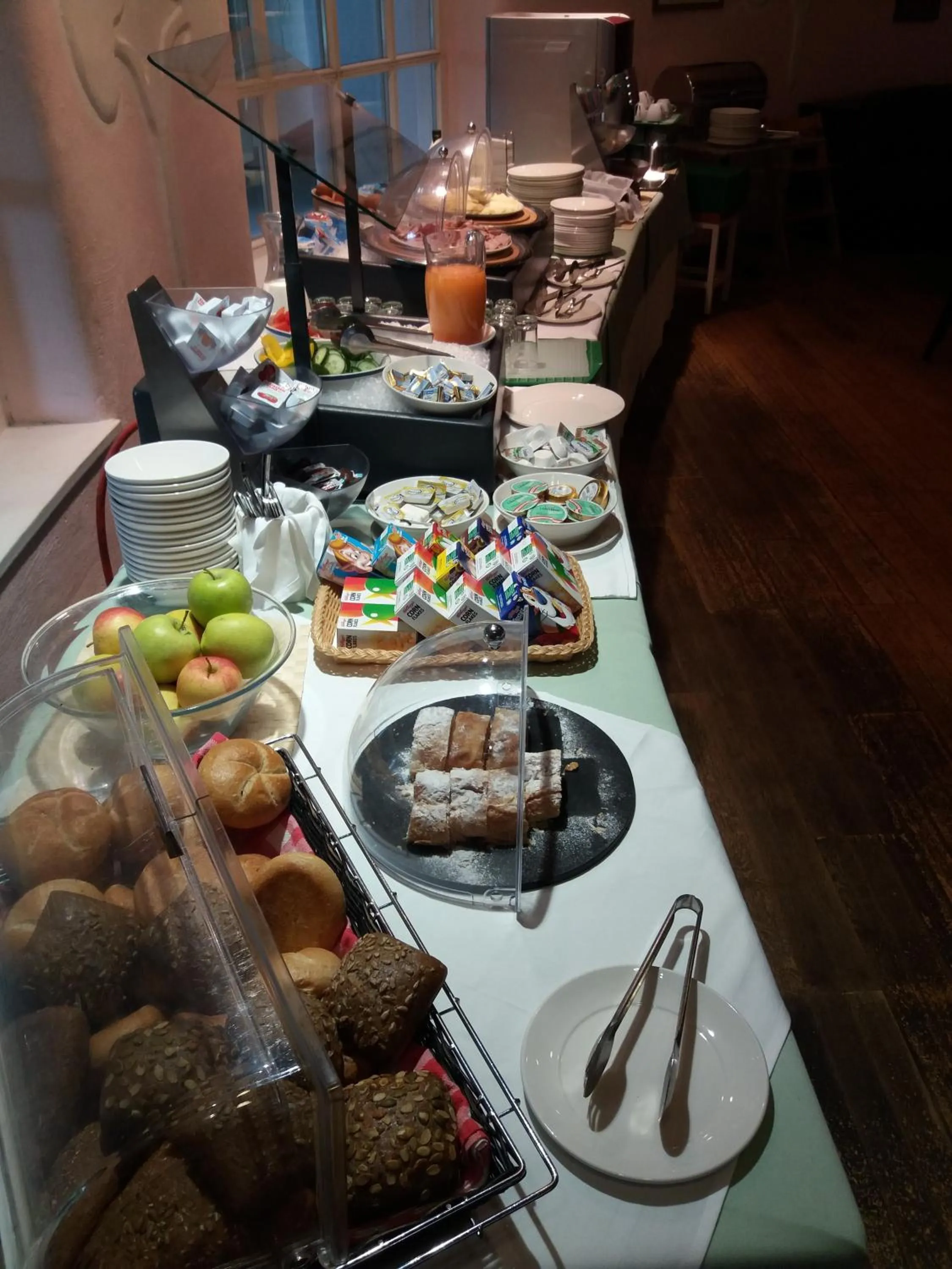 Buffet breakfast in Seminarhotel Göttlesbrunn