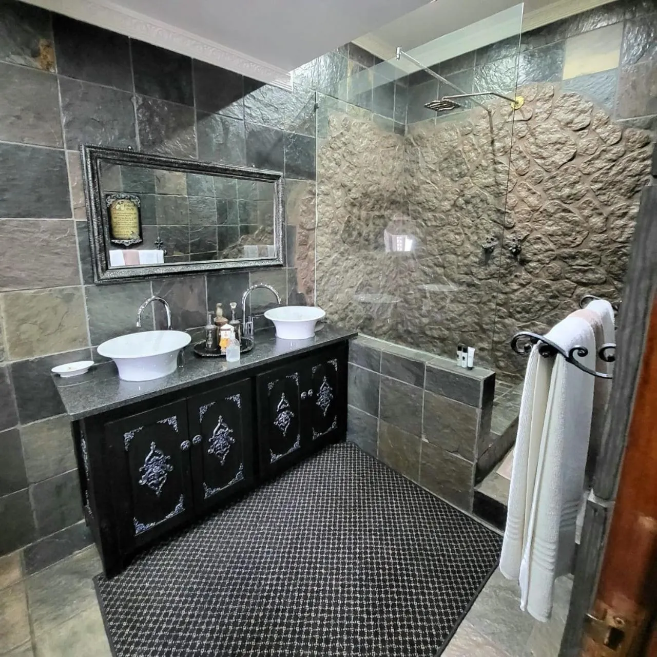 Shower in Excalibur Boutique Hotel