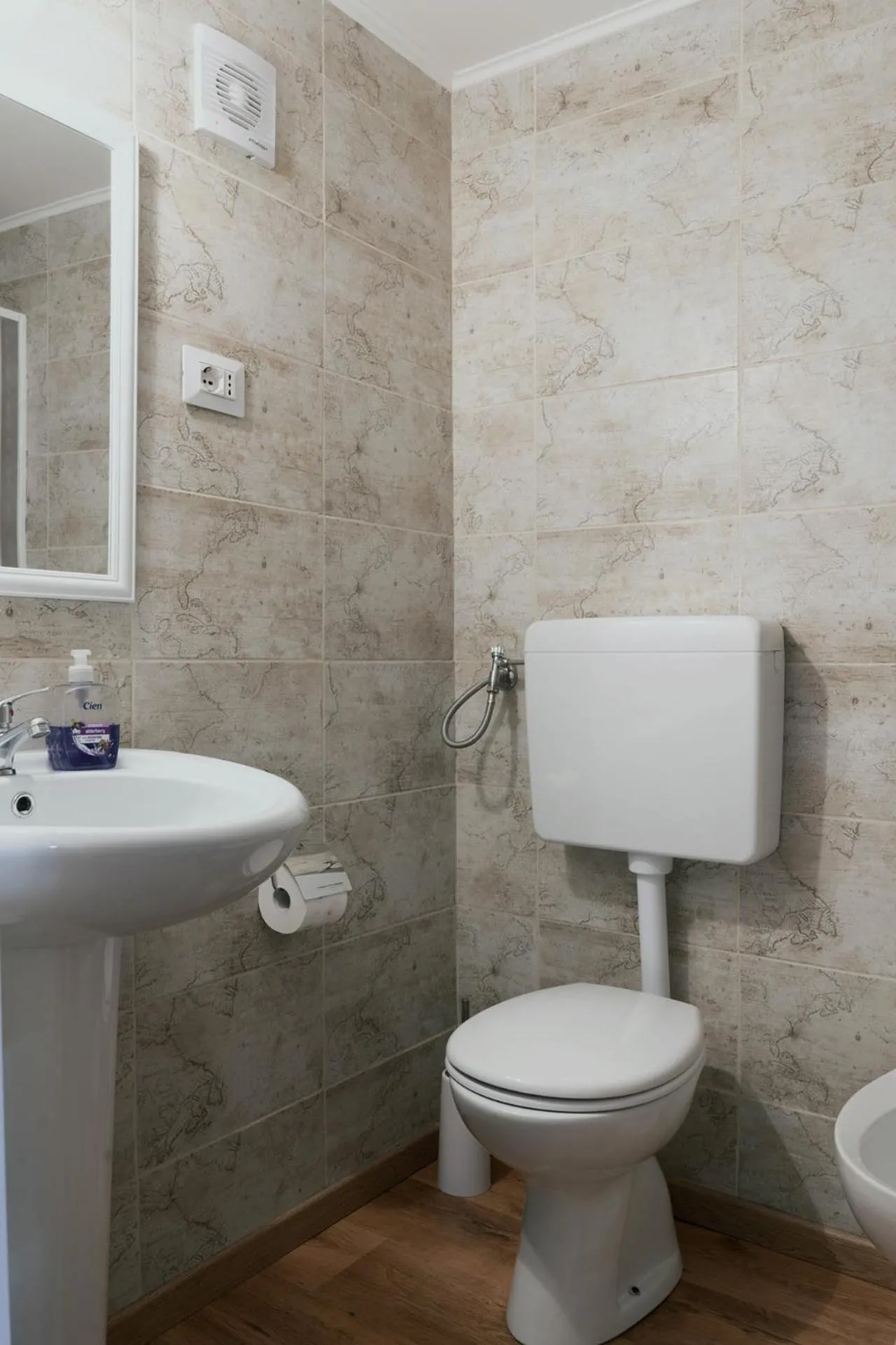 Shower in LA FENICE A.C.
