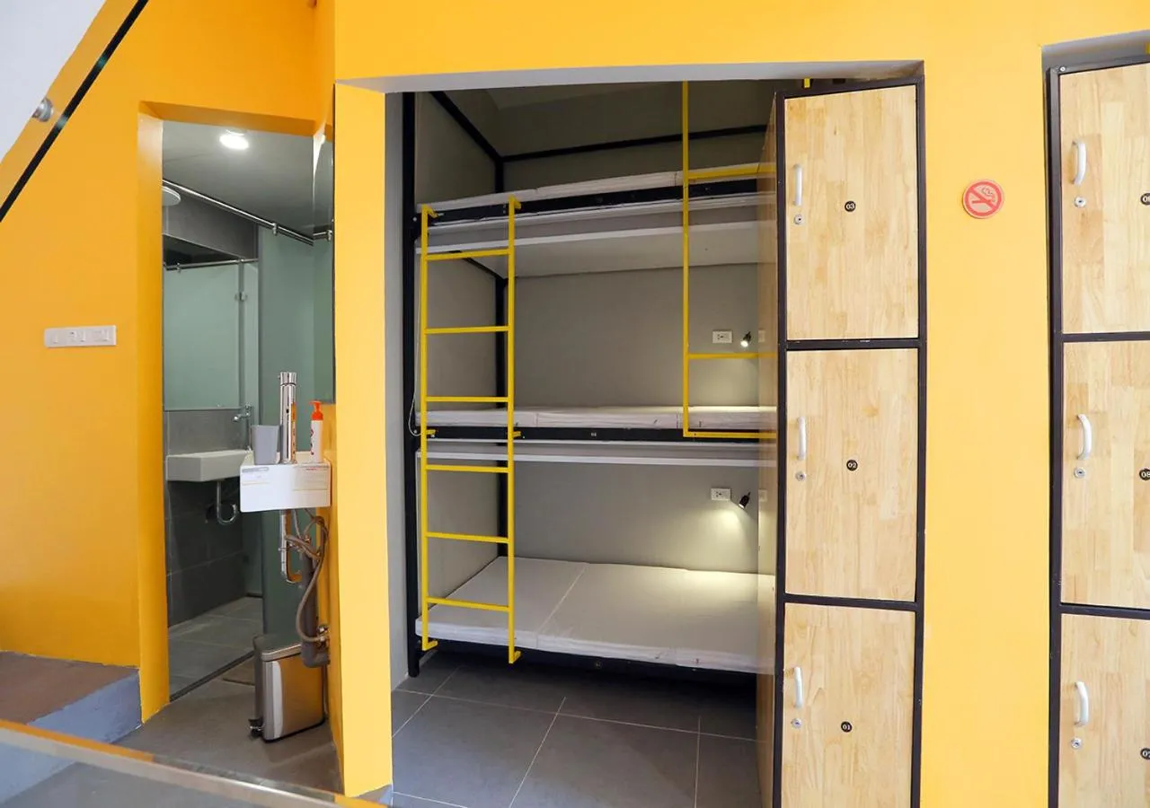 Photo of the whole room, Bed in Hanoi Banana Hostel