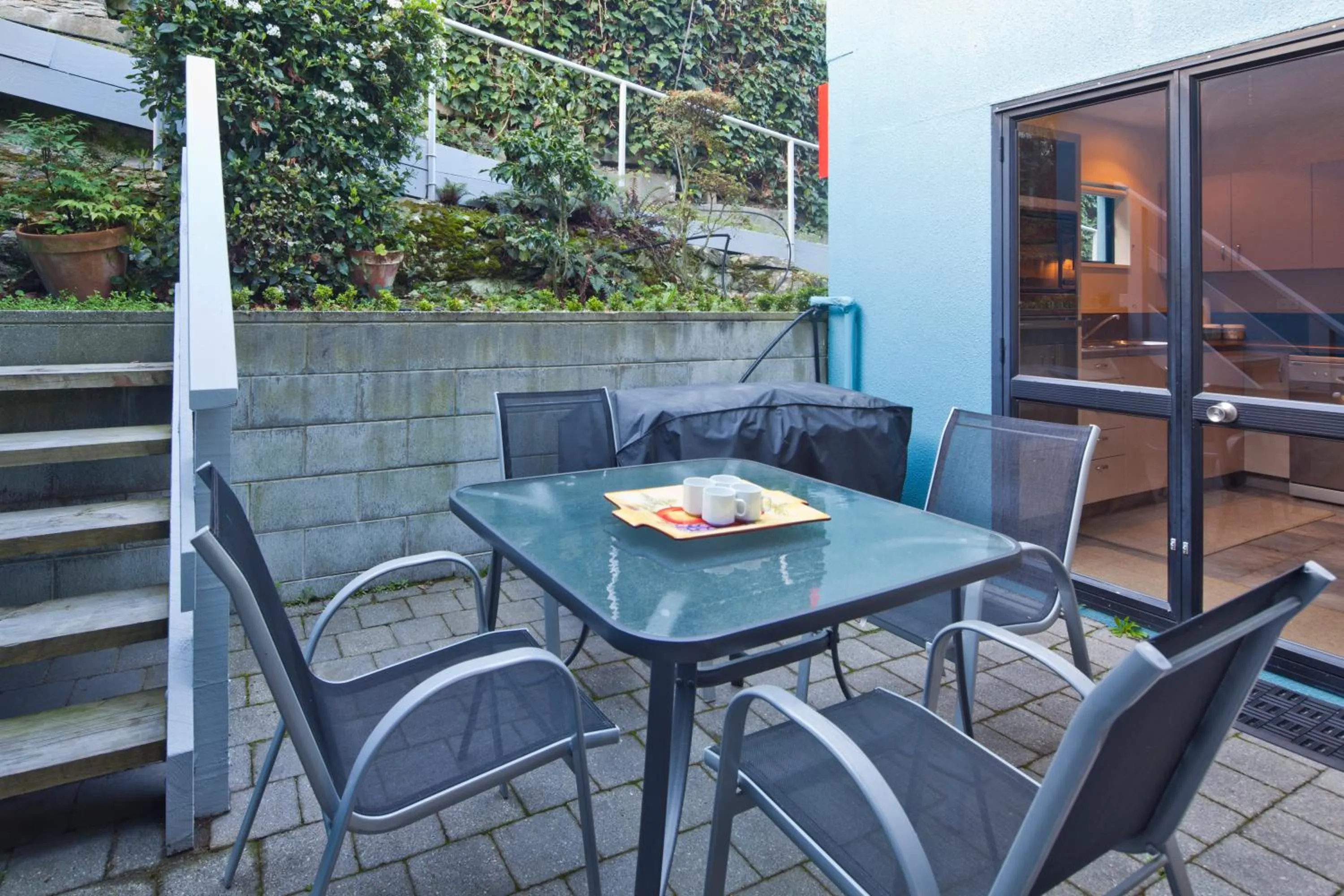 Facade/entrance in Spinnaker Bay Apartments