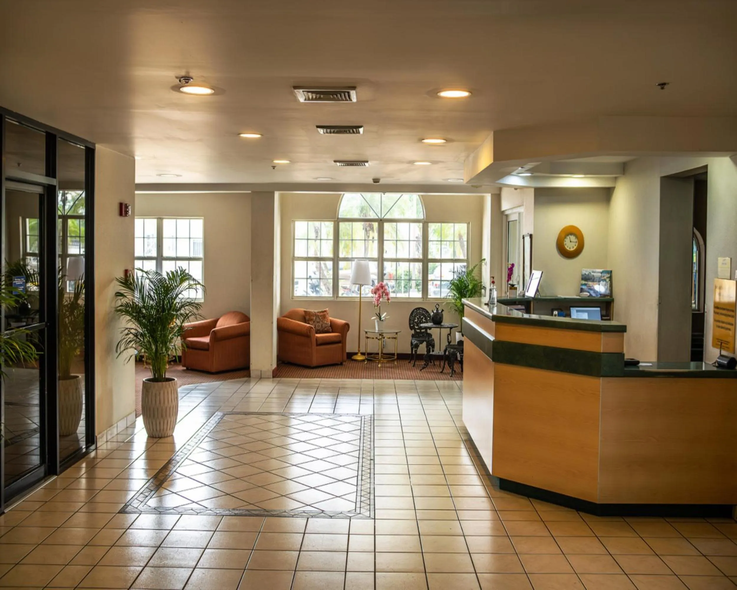 Lobby or reception in Metrotel Express