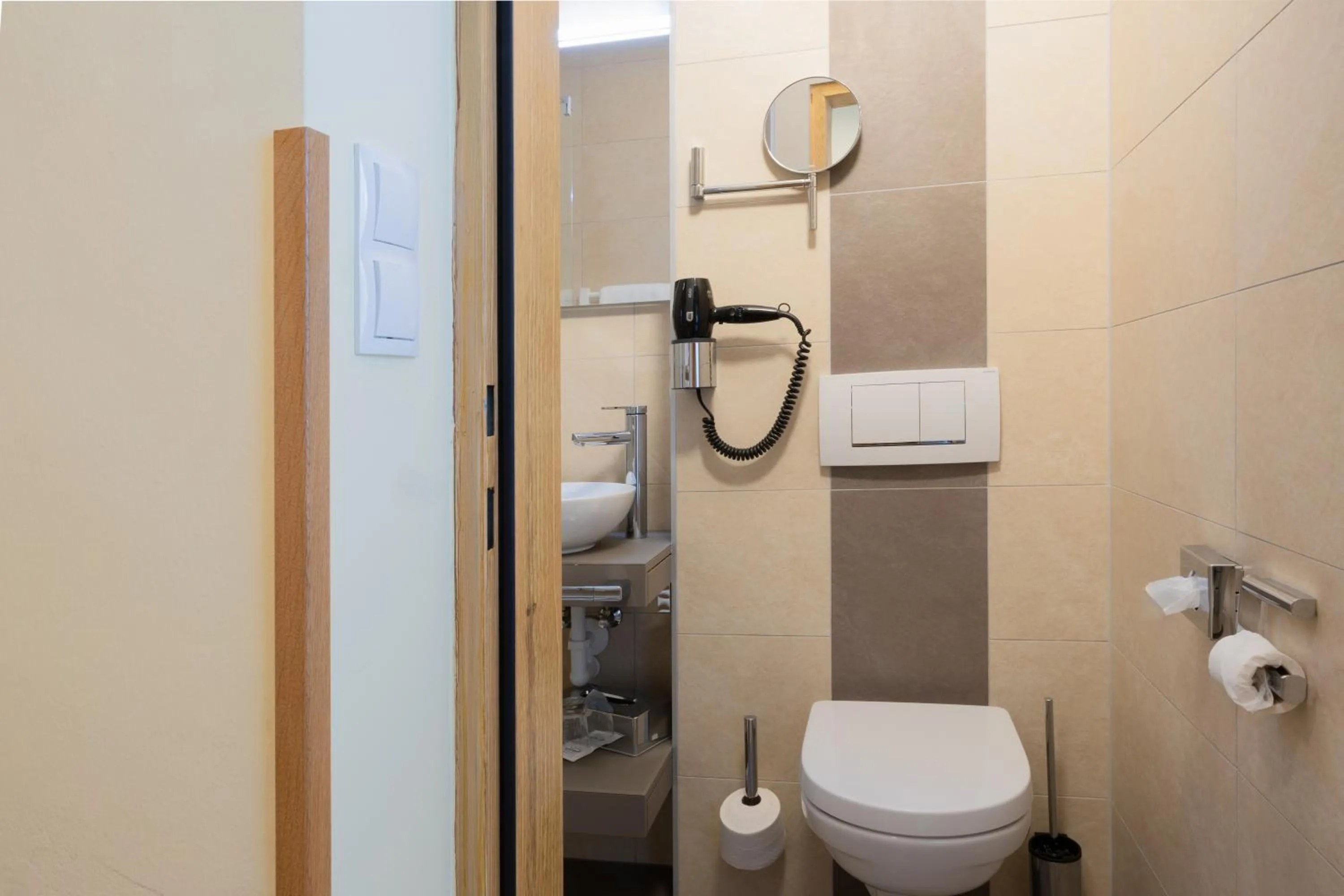 Toilet in Hotel Kärnten