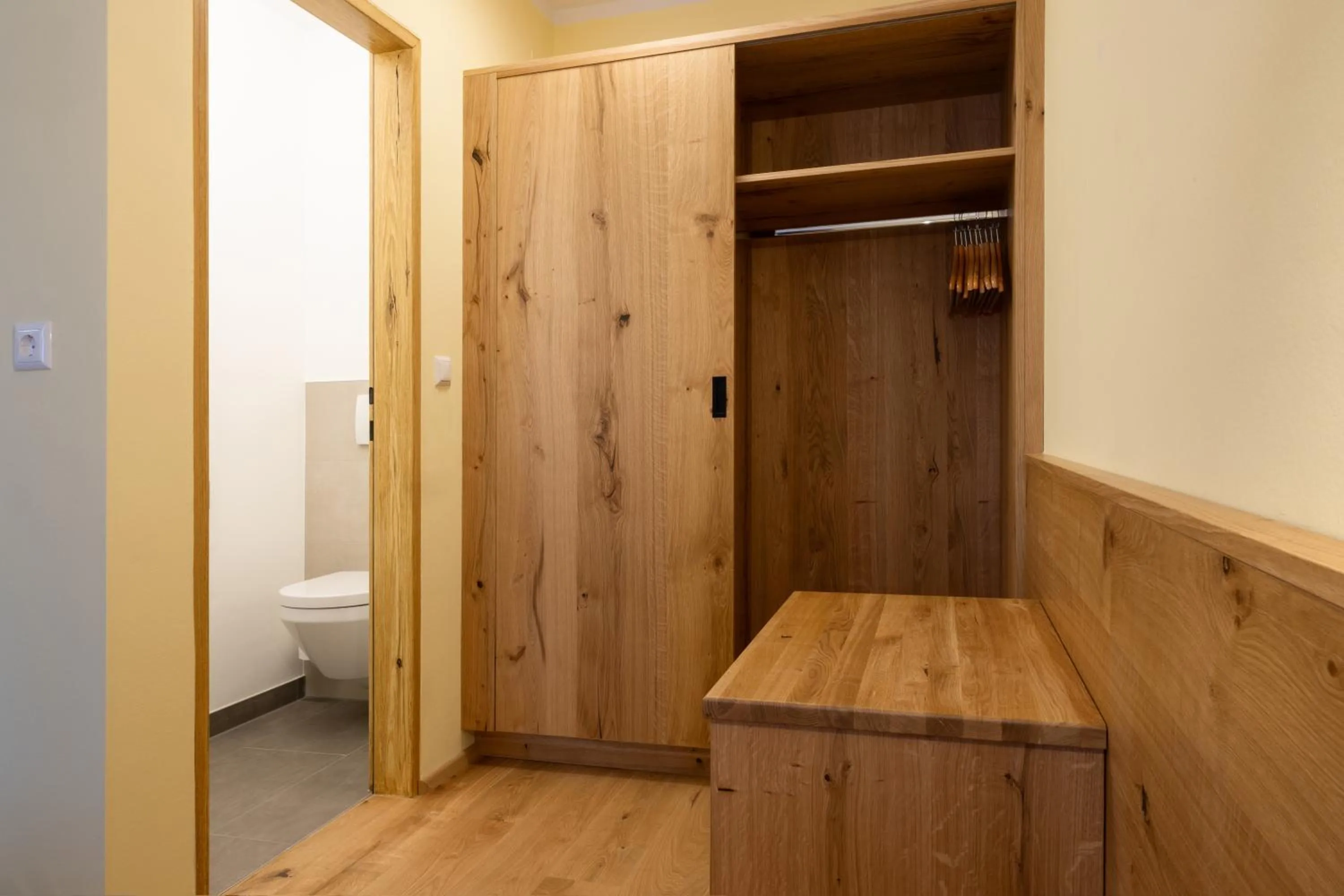 Toilet in Hotel Kärnten