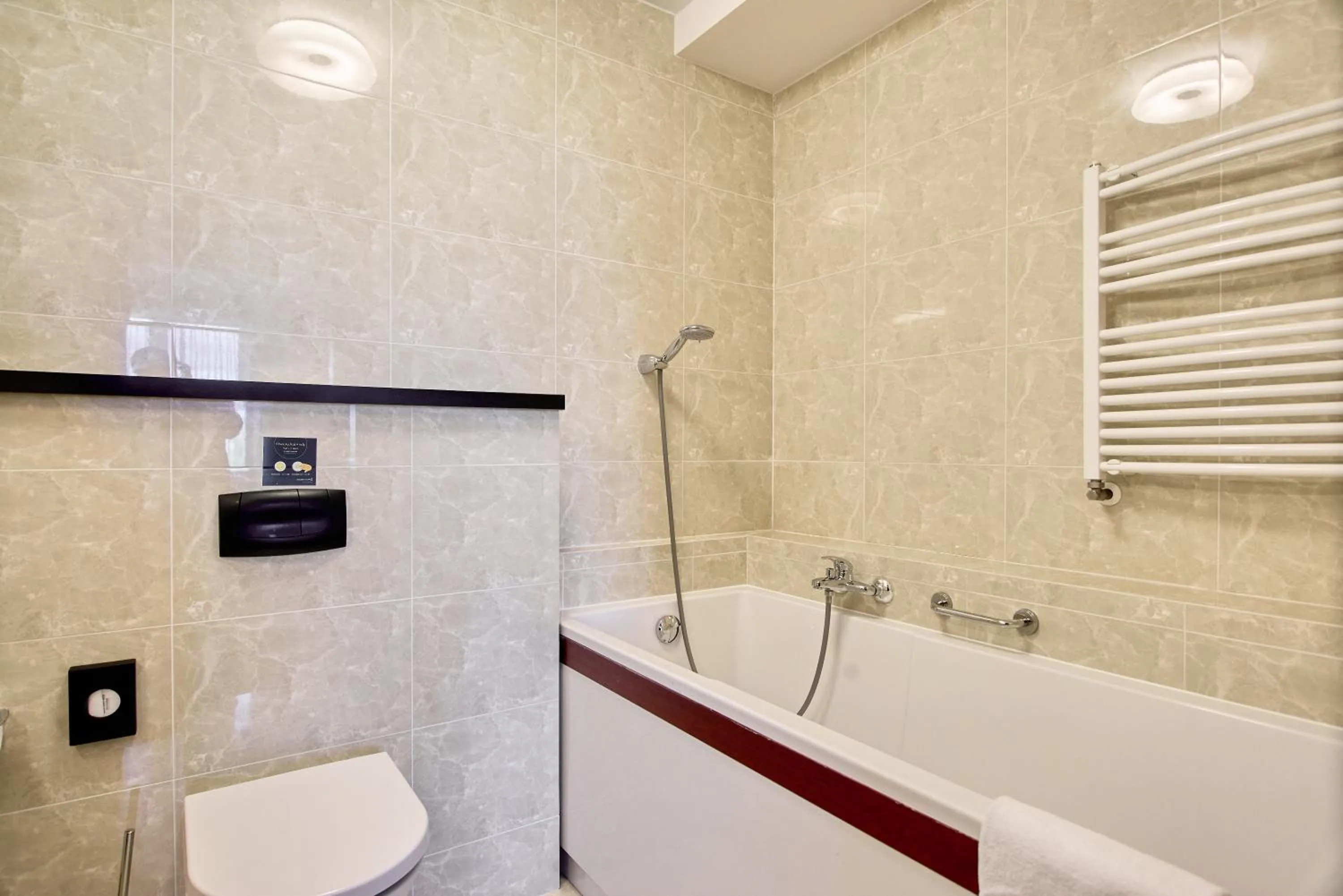 Shower in Metropolo by Golden Tulip Krakow