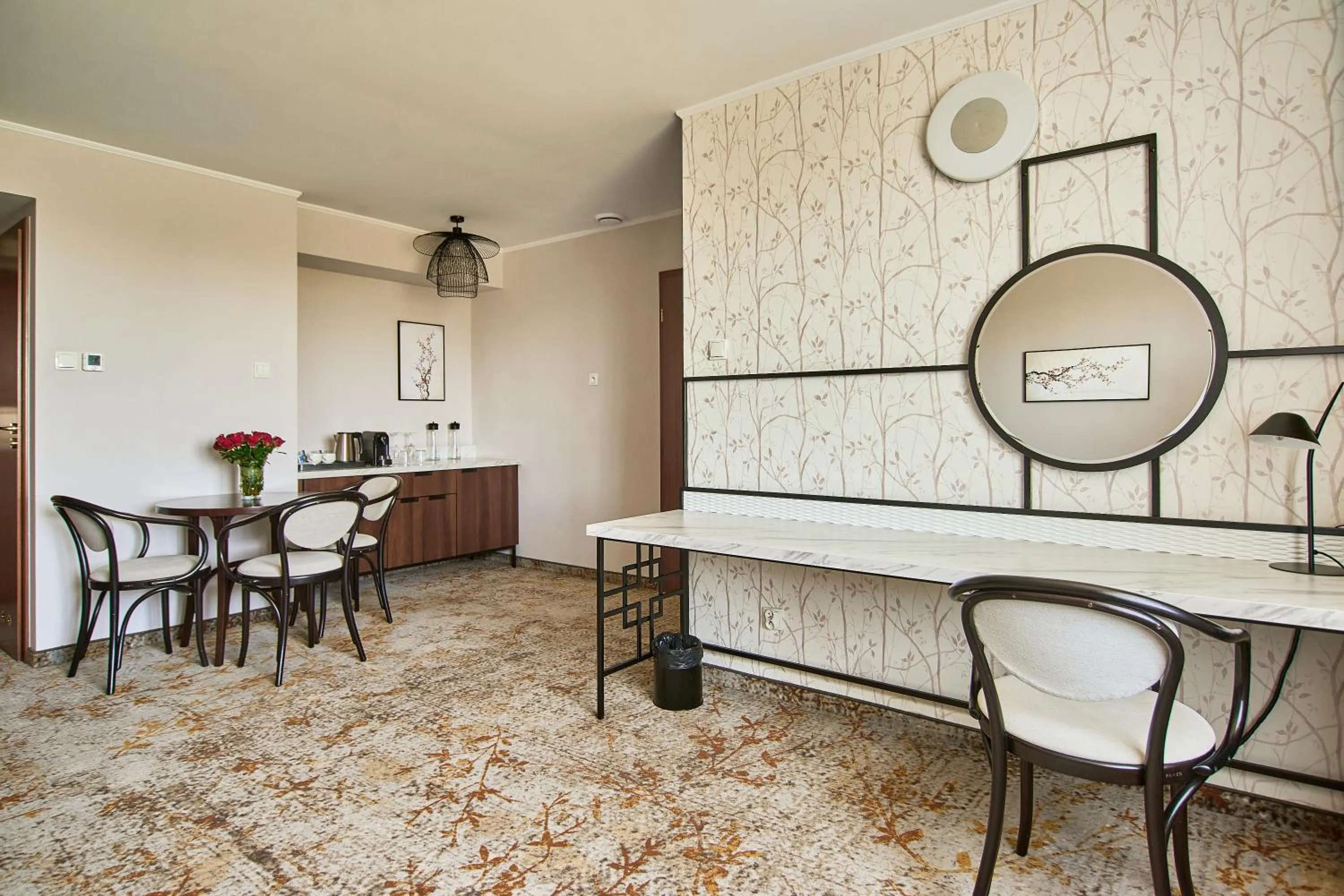 Living room in Metropolo by Golden Tulip Krakow