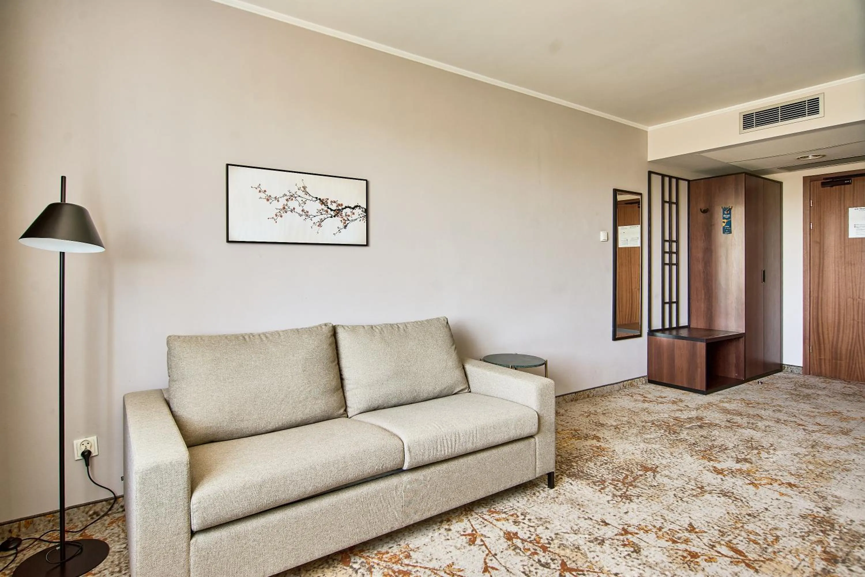 Living room in Metropolo by Golden Tulip Krakow