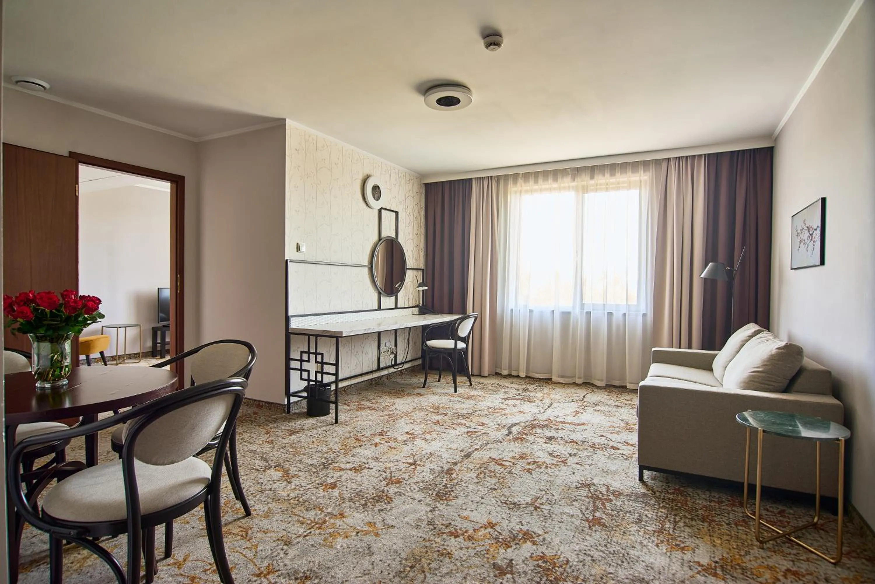 Living room in Metropolo by Golden Tulip Krakow