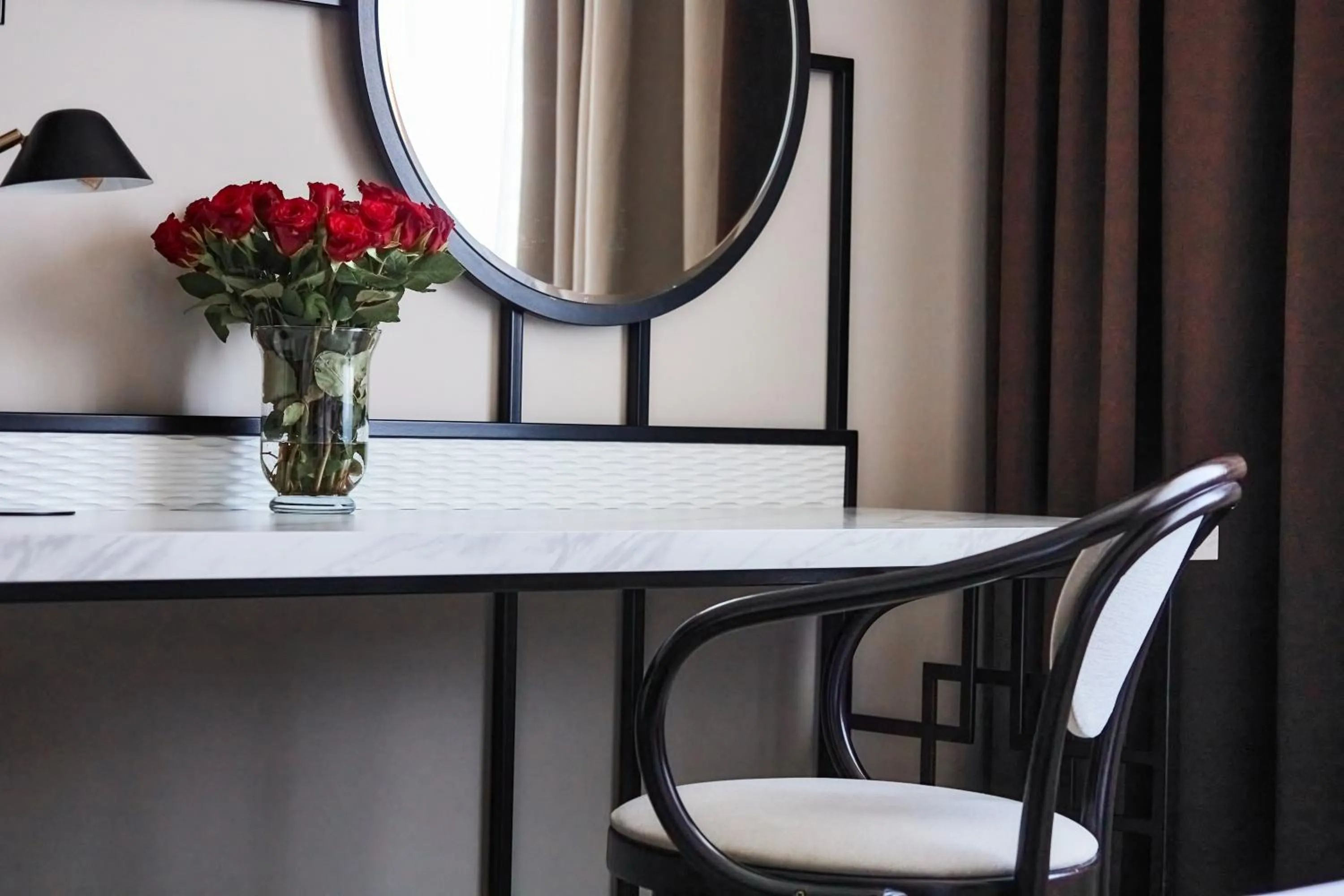 Living room in Metropolo by Golden Tulip Krakow