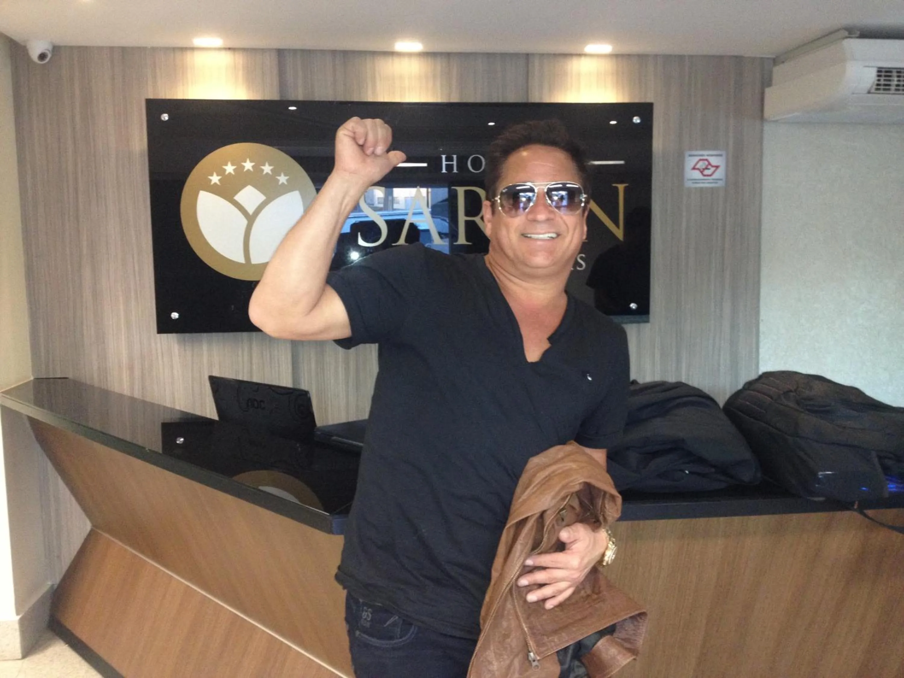 Guests in Hotel Saron