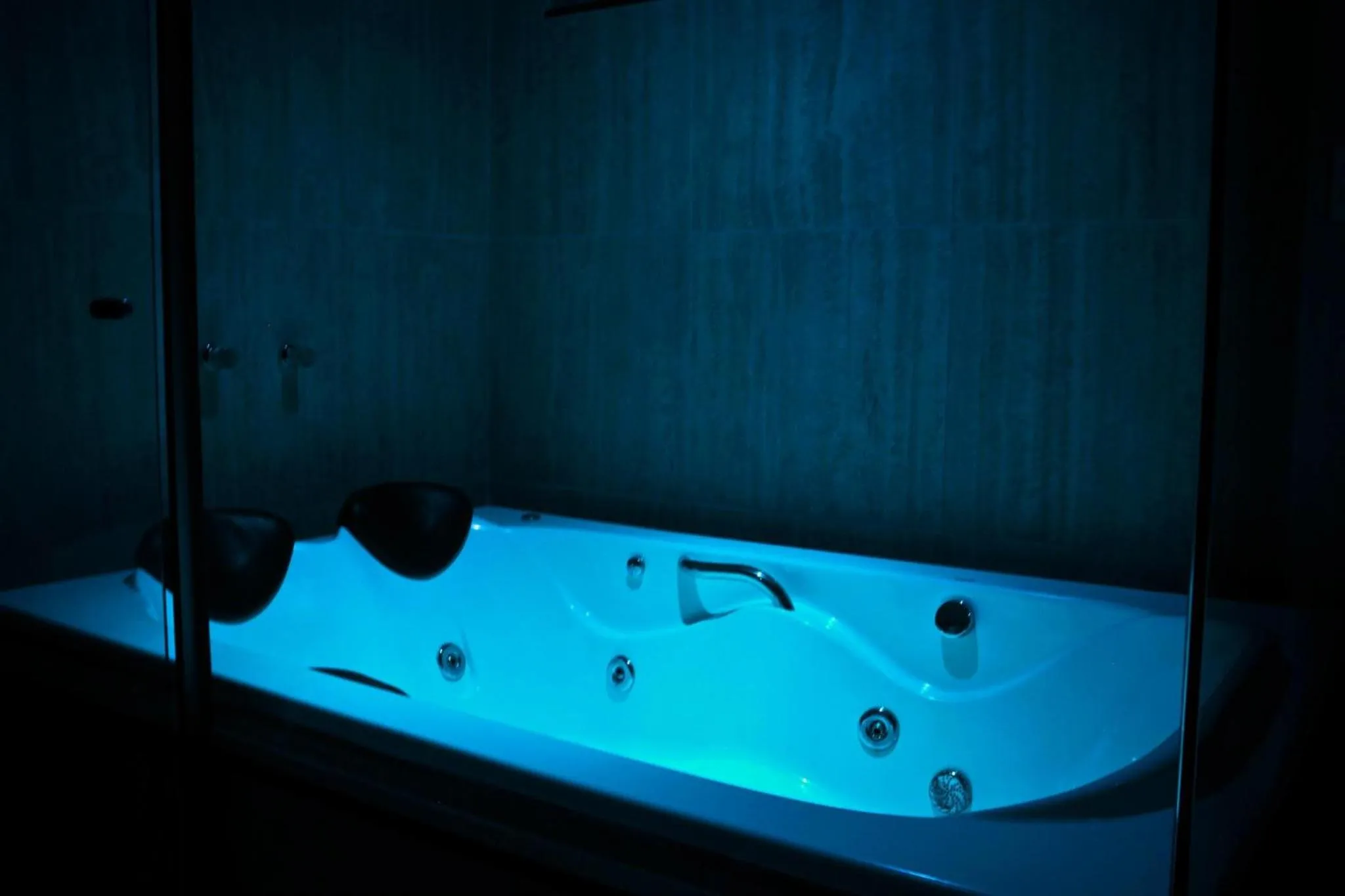 Hot Tub in Hotel Saron