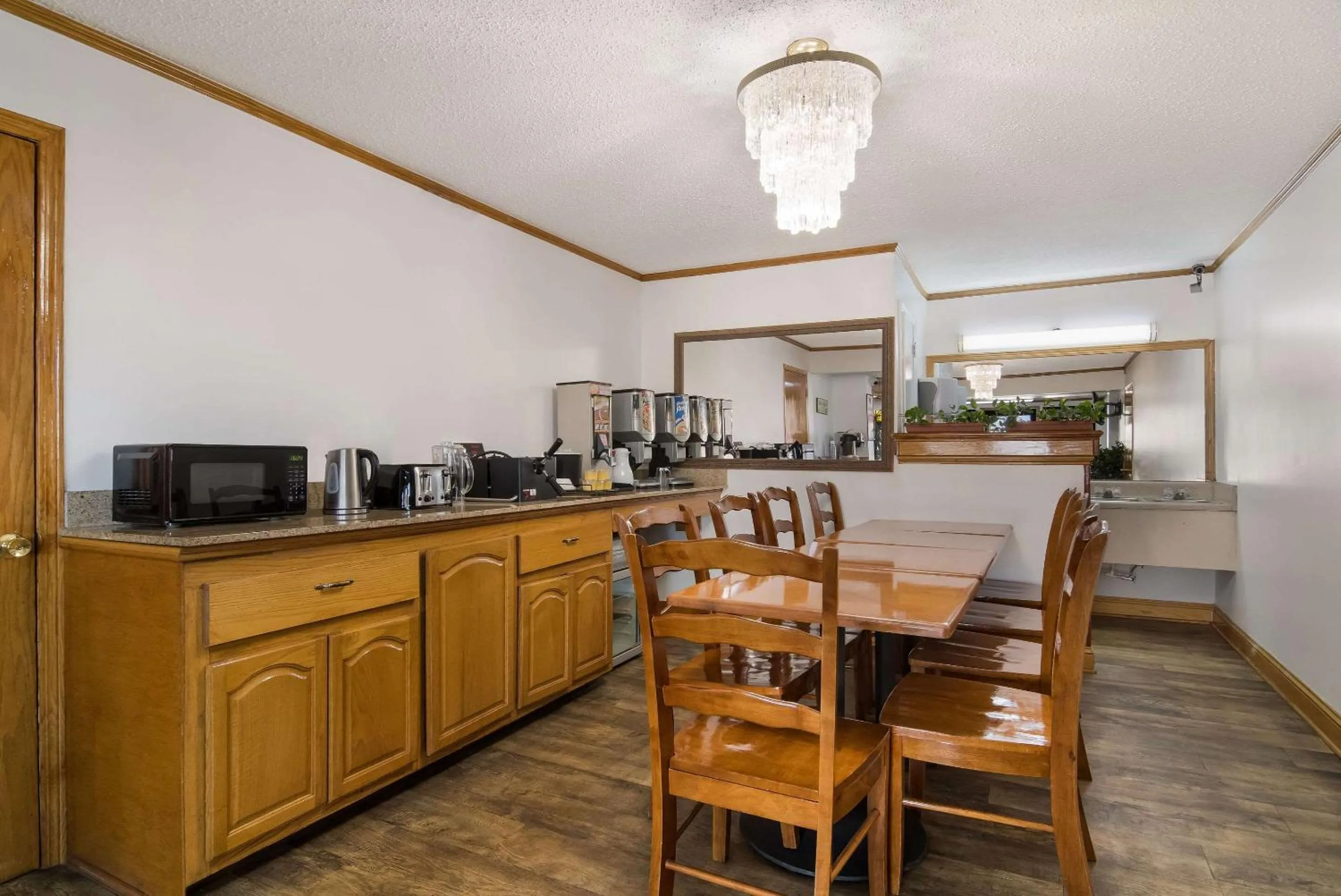 Breakfast in Econo Lodge Calhoun North Damascus