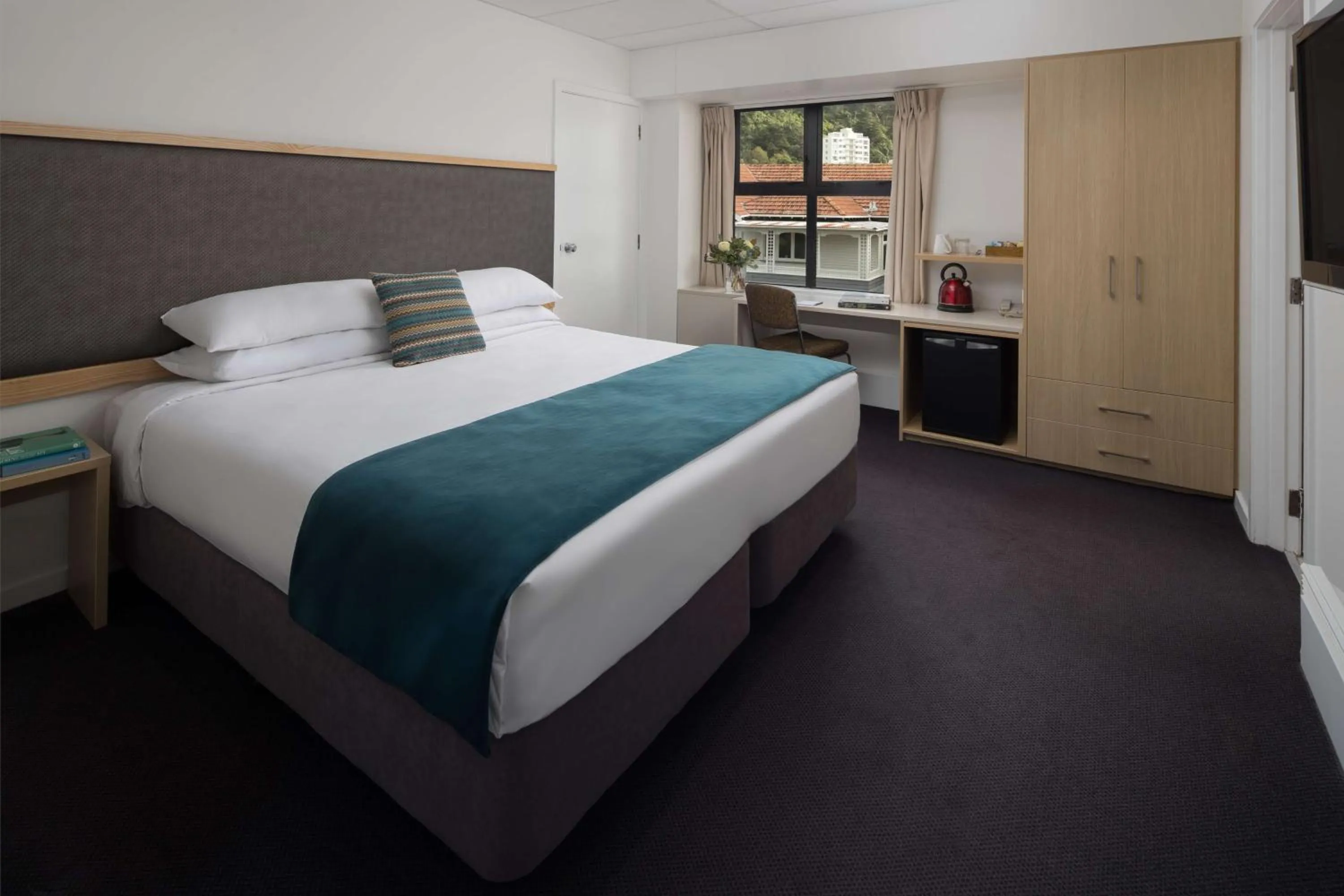 Photo of the whole room, Bed in WQ Wellington Quarter Hotel