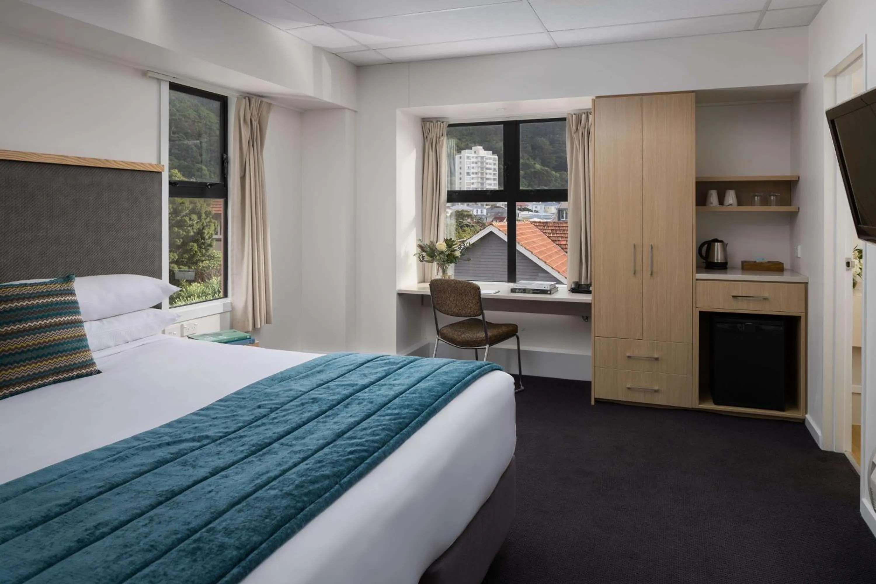 Photo of the whole room, Bed in WQ Wellington Quarter Hotel