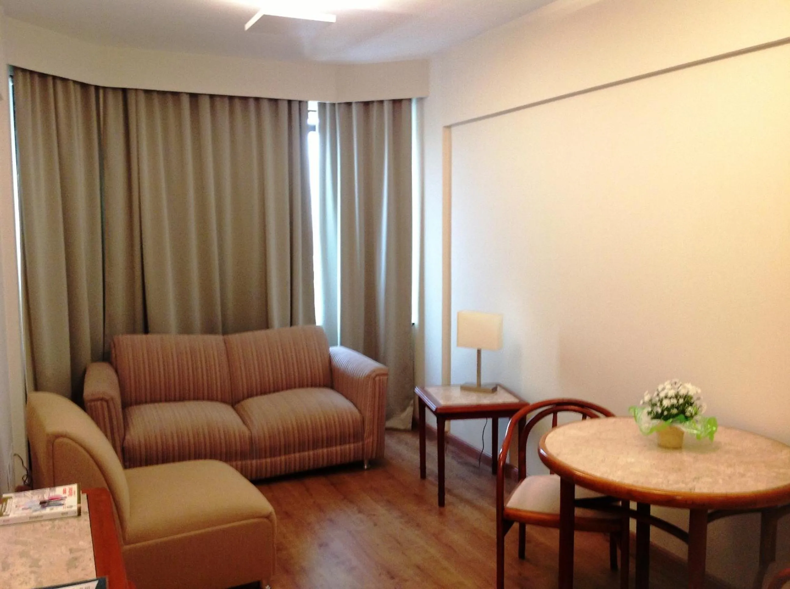 Seating area in L'Hirondelle Flat Service