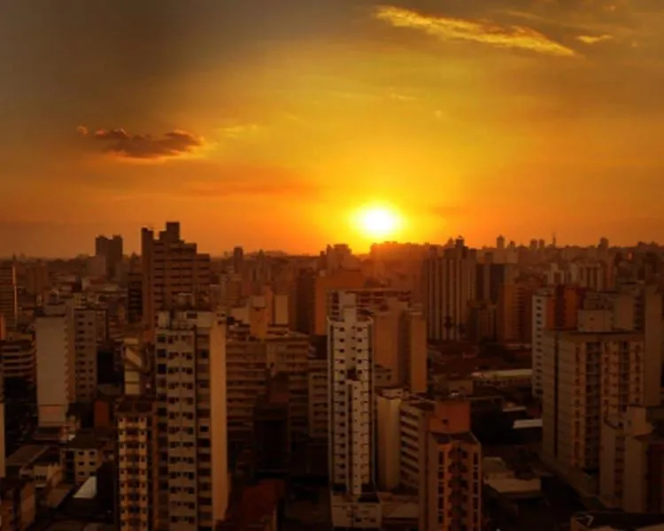 Sunset in L'Hirondelle Flat Service