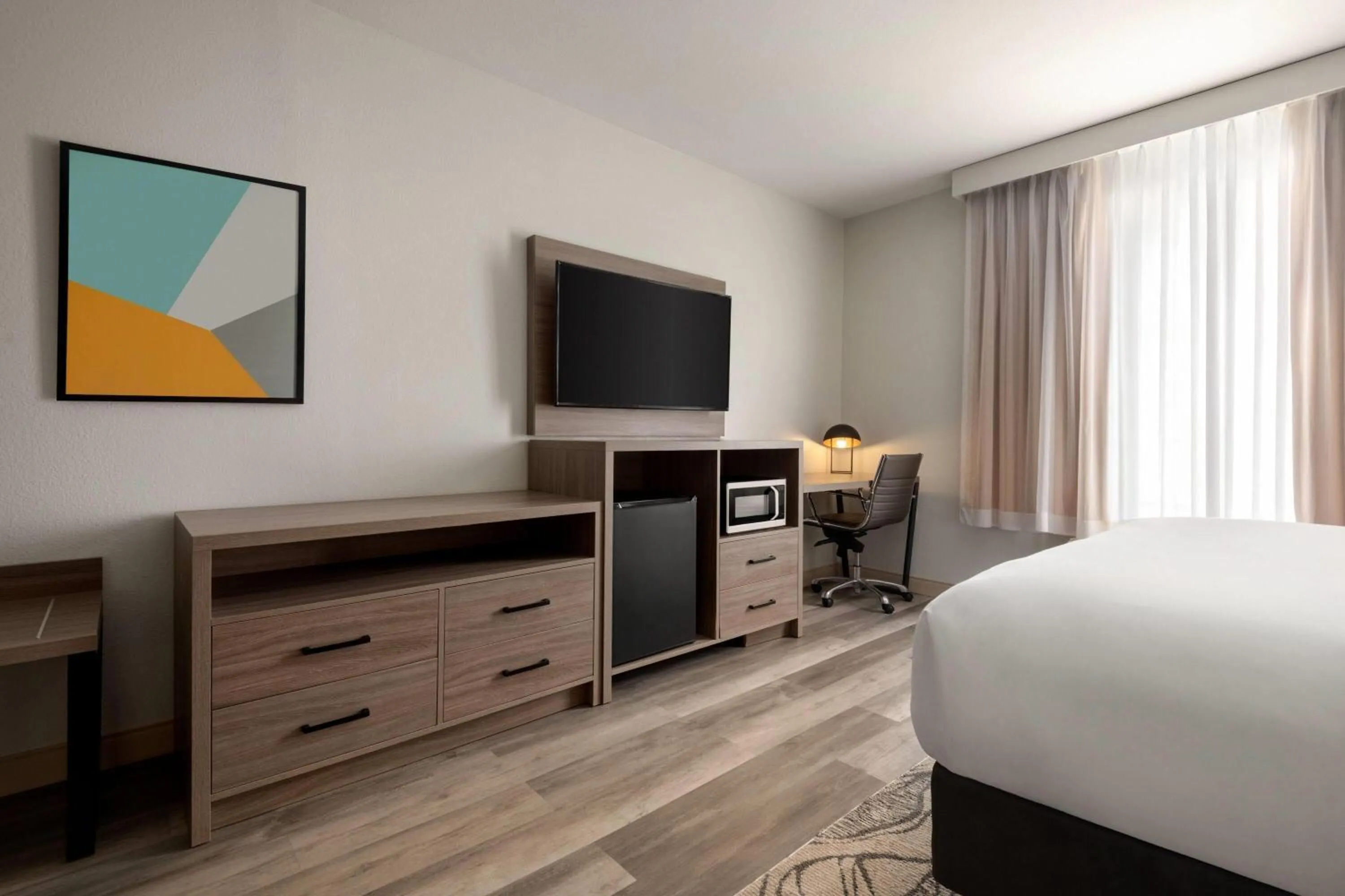 Photo of the whole room, Bed in La Quinta by Wyndham Montgomery