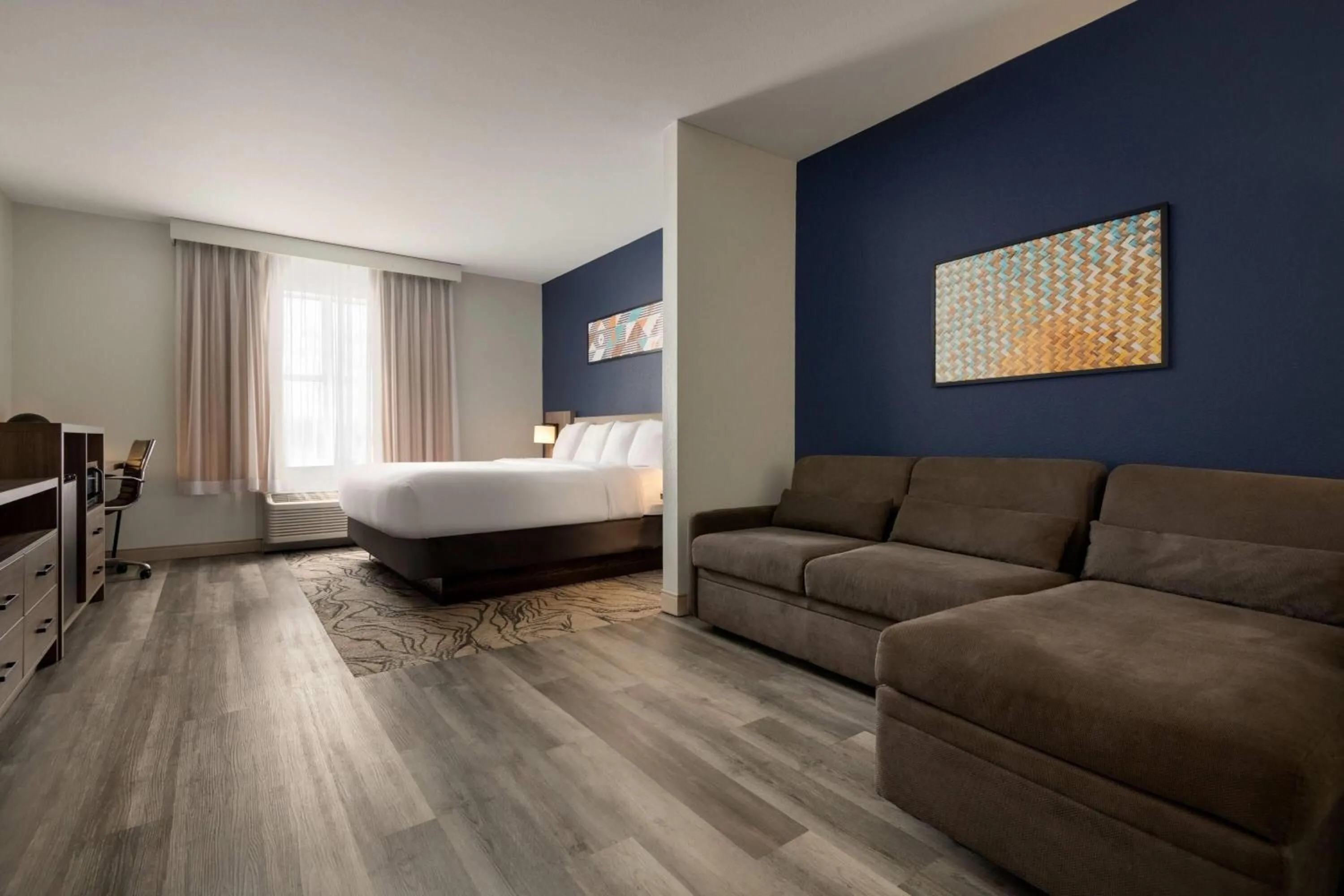 Photo of the whole room, Bed in La Quinta by Wyndham Montgomery