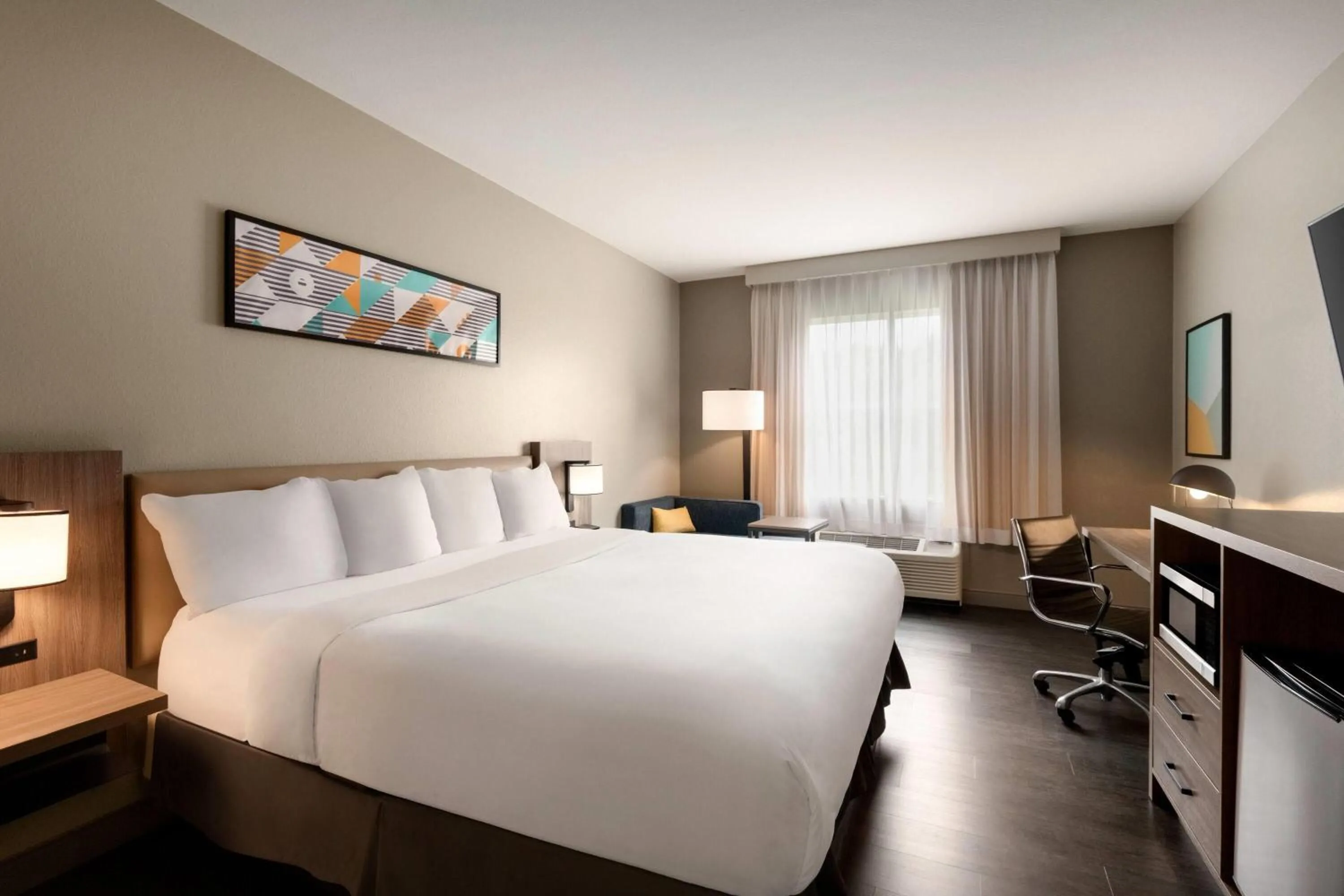 Photo of the whole room, Bed in La Quinta by Wyndham Montgomery