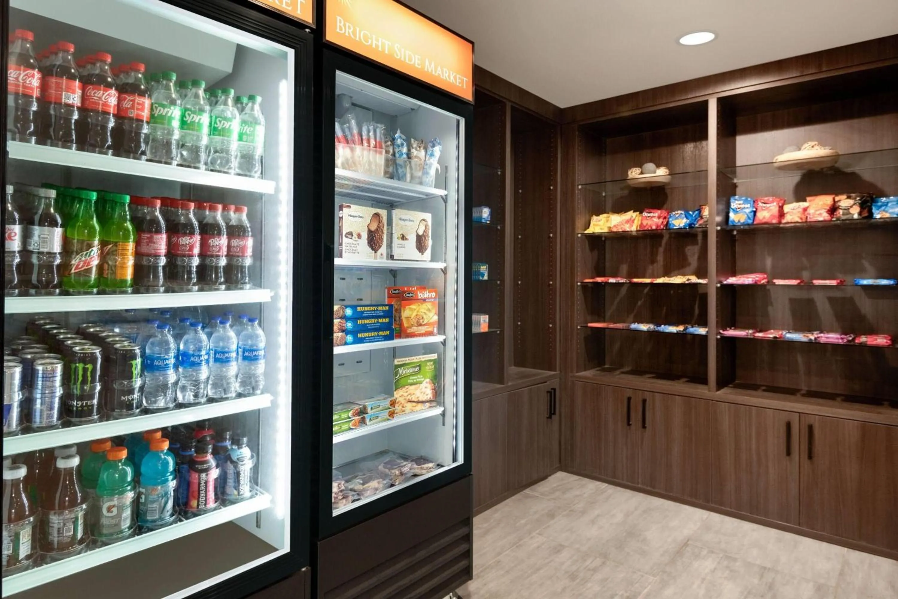 Food and drinks in La Quinta by Wyndham Montgomery