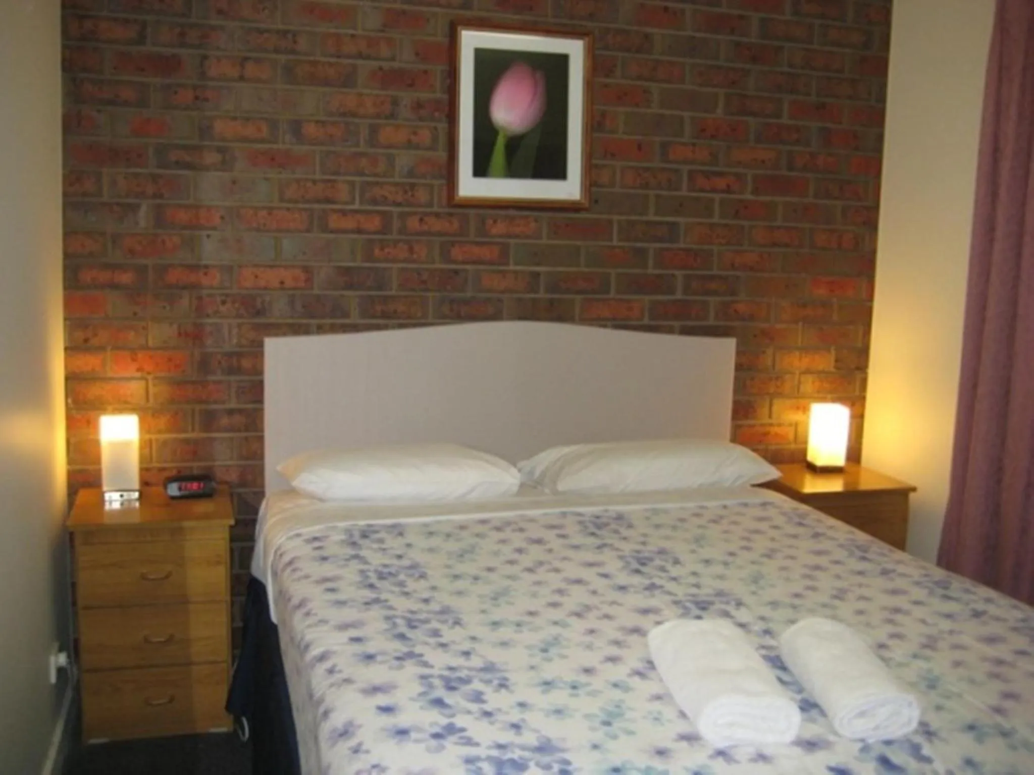 Bed in Warrnambool Motel and Holiday Park