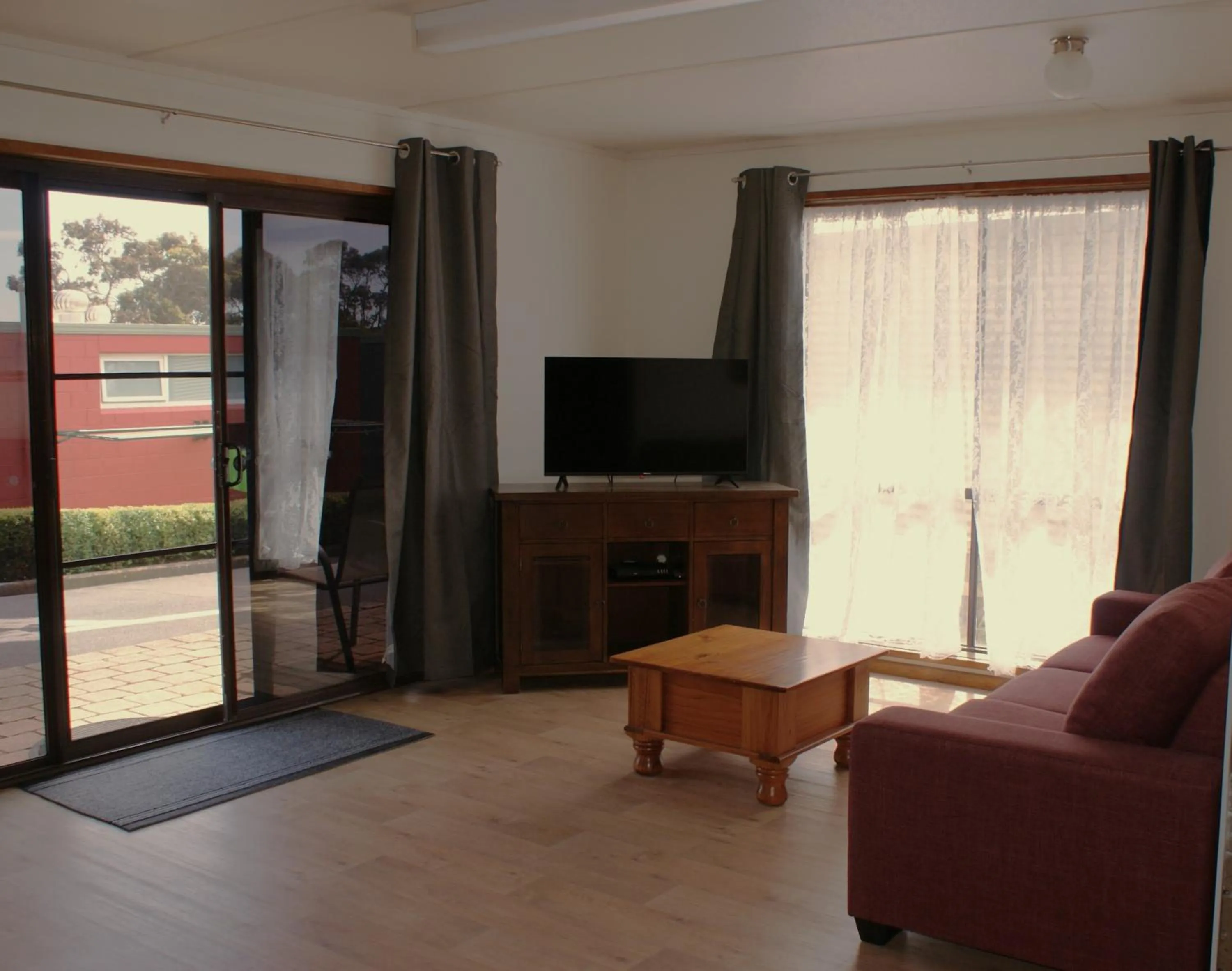 TV and multimedia in Warrnambool Motel and Holiday Park