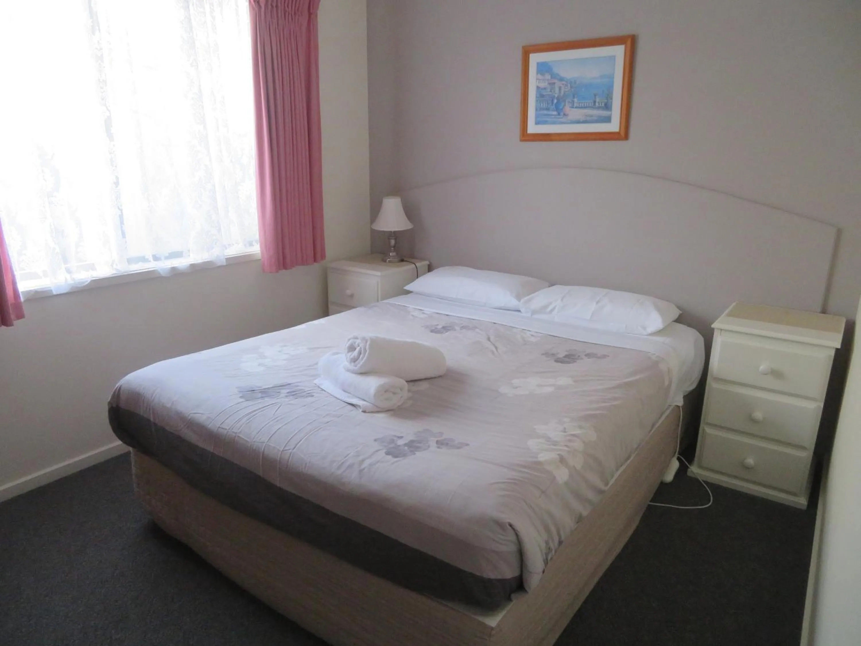 Bed in Warrnambool Motel and Holiday Park