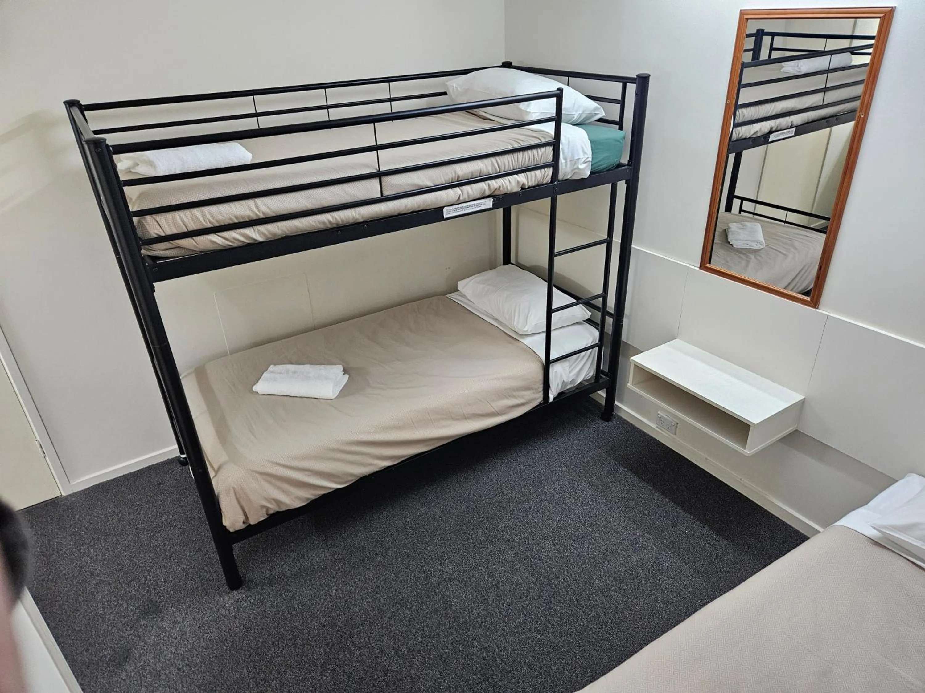 Bedroom, Bed in Warrnambool Motel and Holiday Park