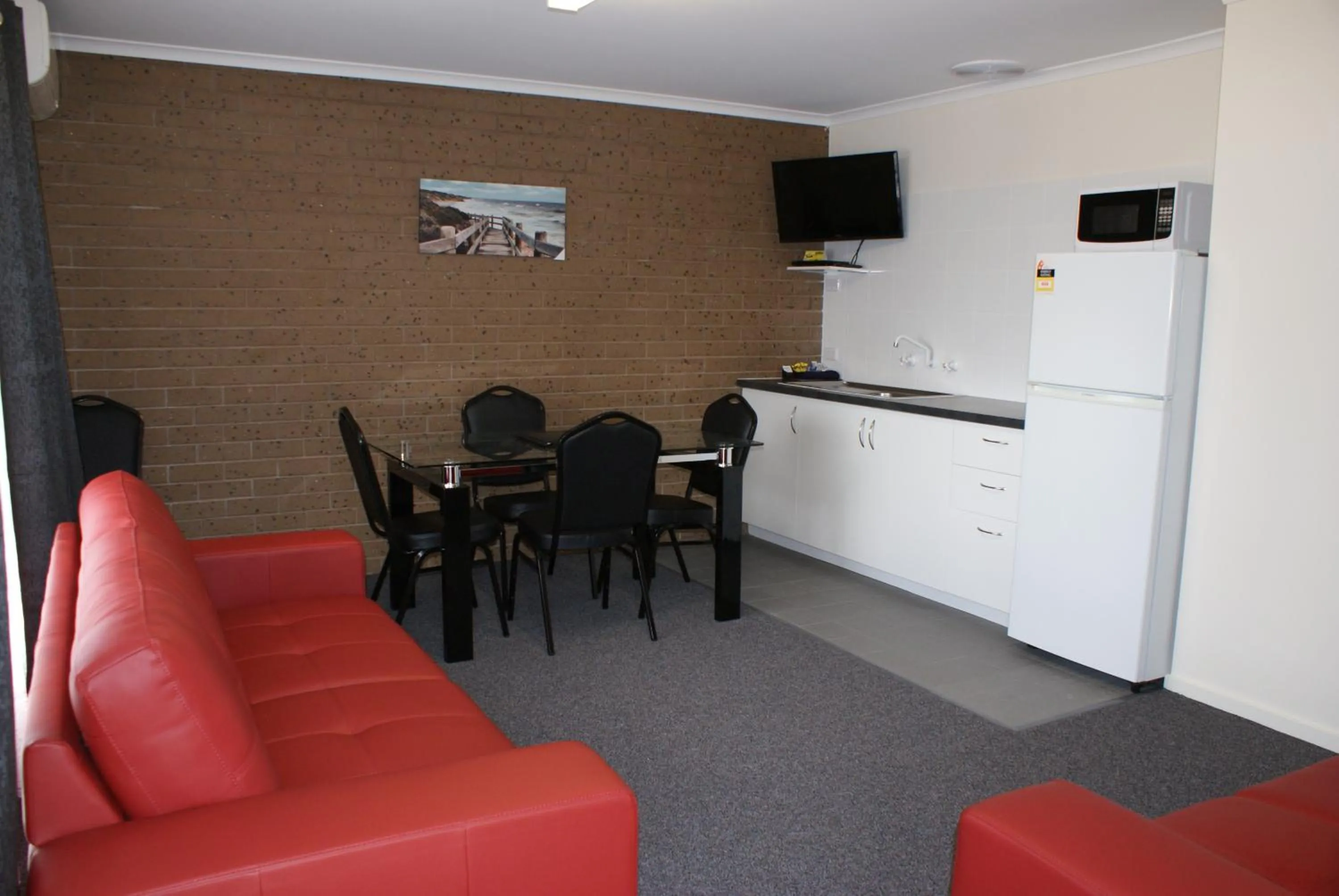 Kitchen or kitchenette in Warrnambool Motel and Holiday Park