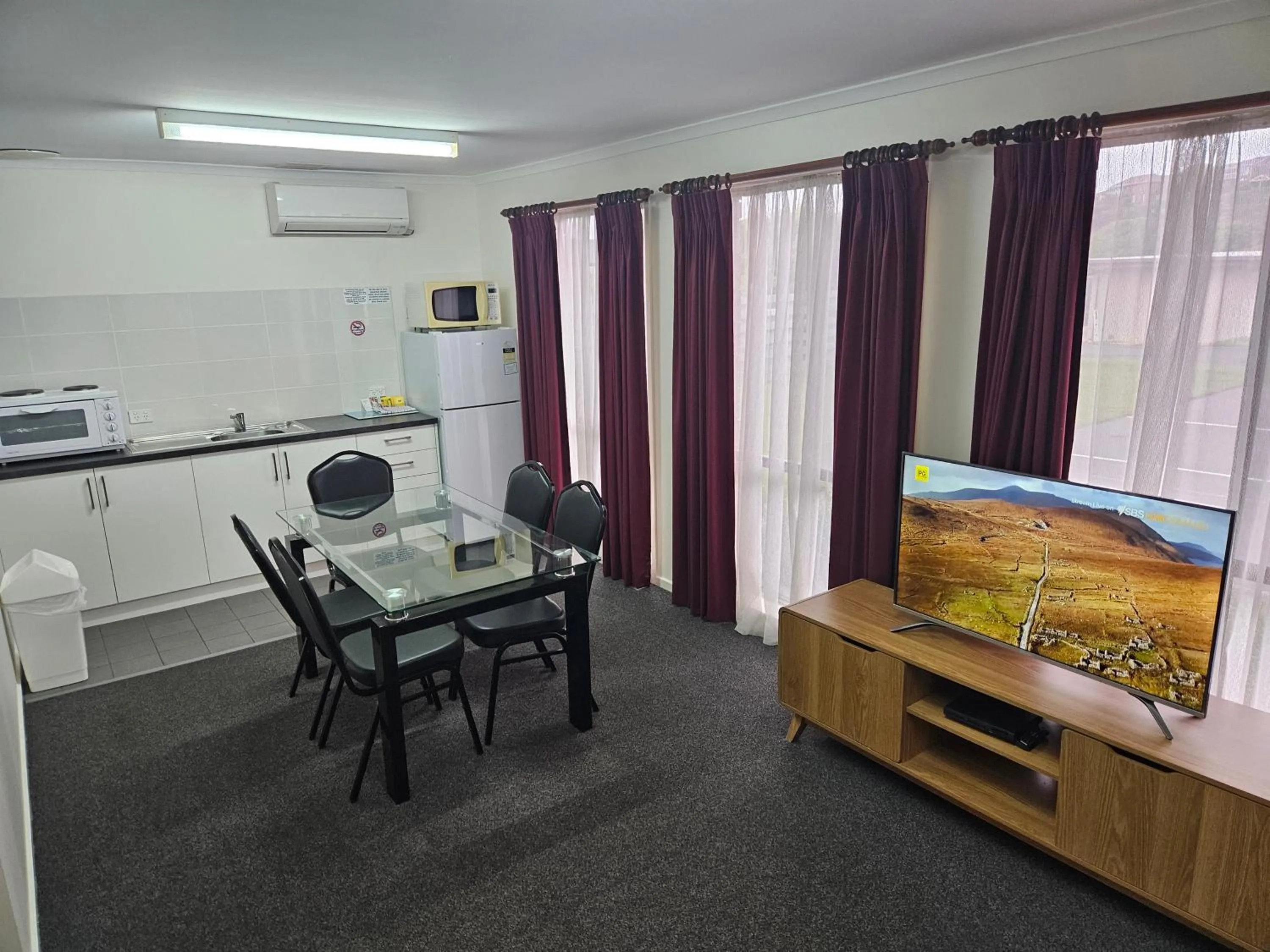 Living room in Warrnambool Motel and Holiday Park