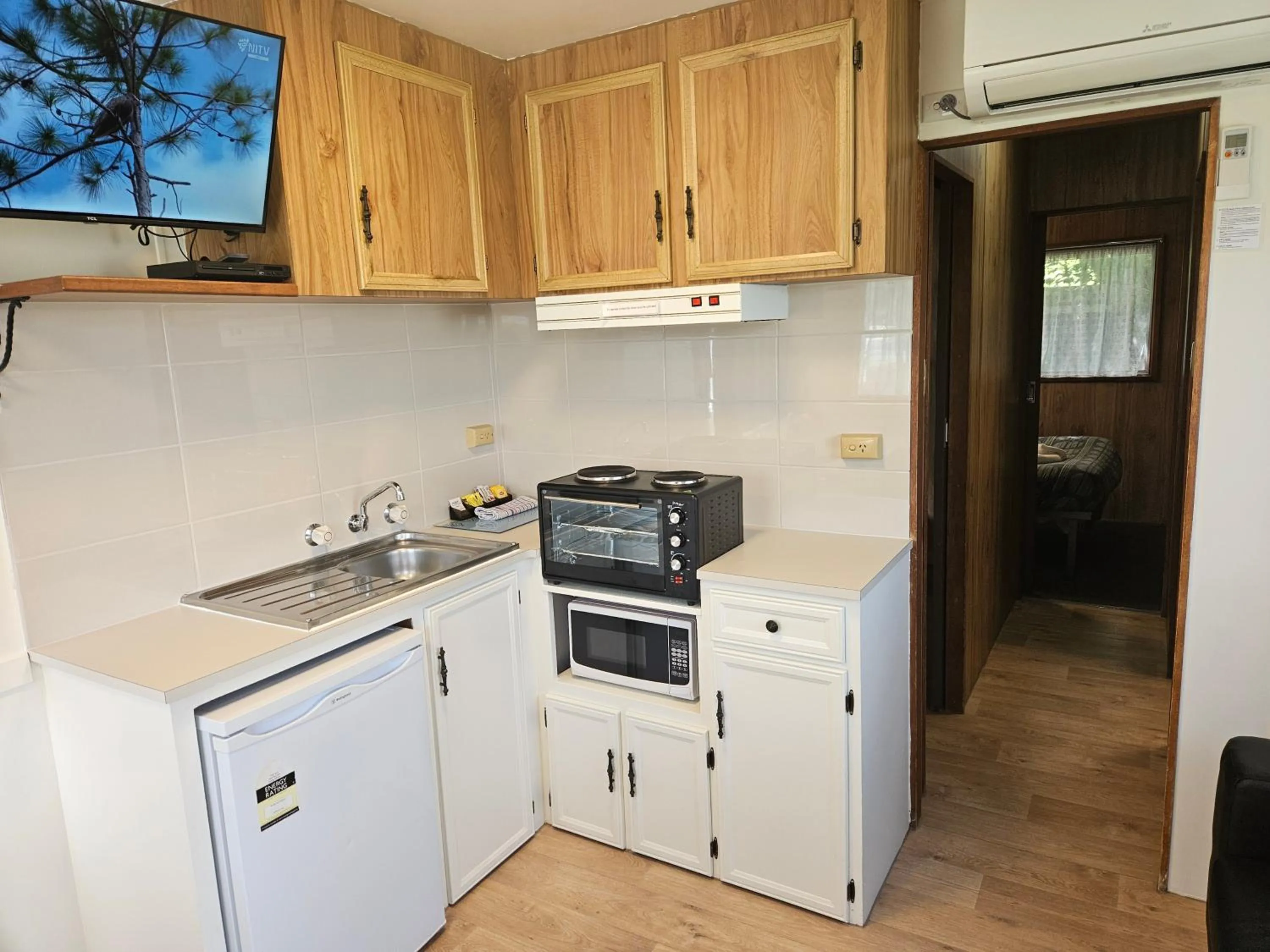 Kitchen or kitchenette in Warrnambool Motel and Holiday Park