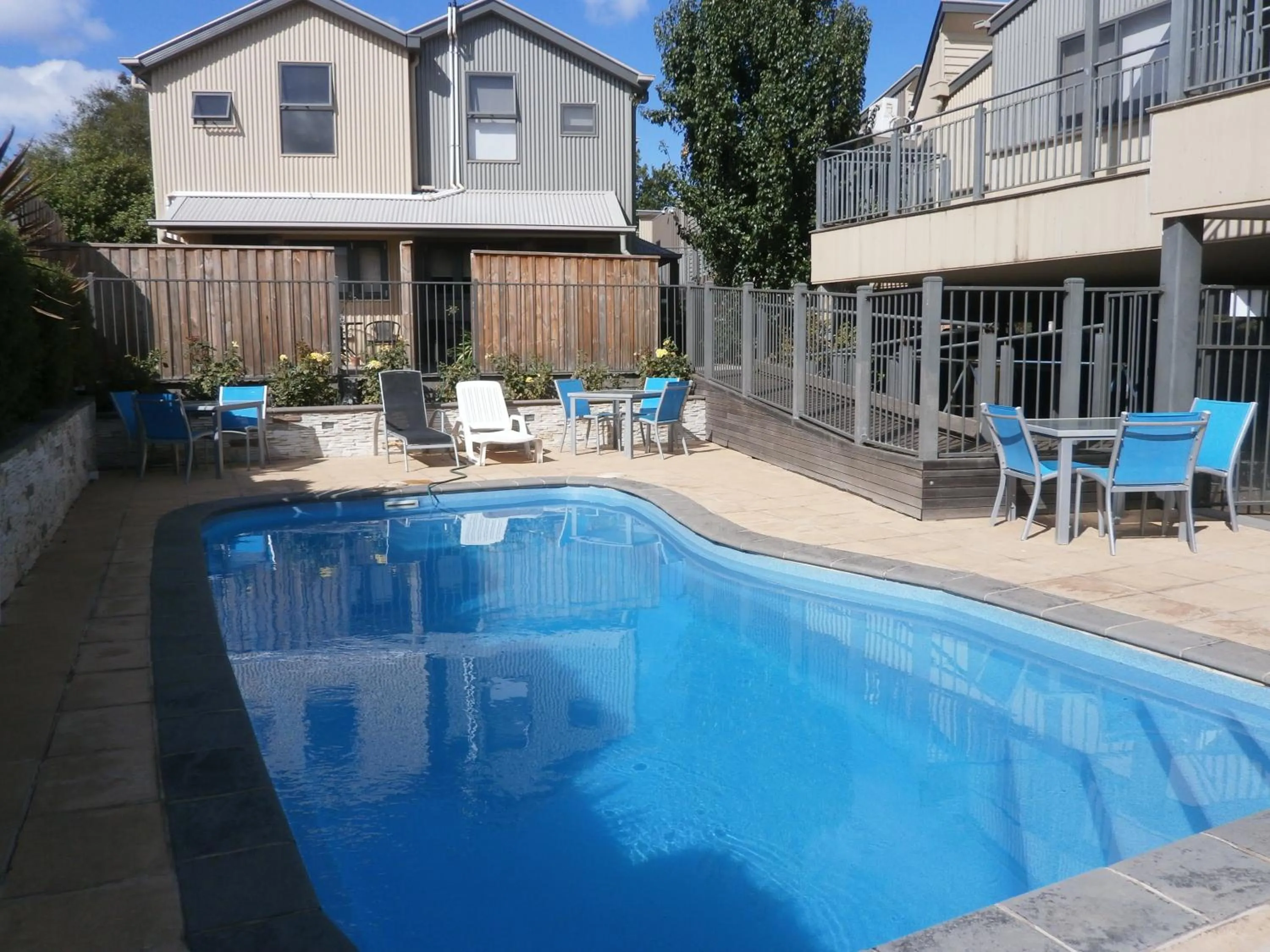 Swimming pool in Sovereign Views Apartments