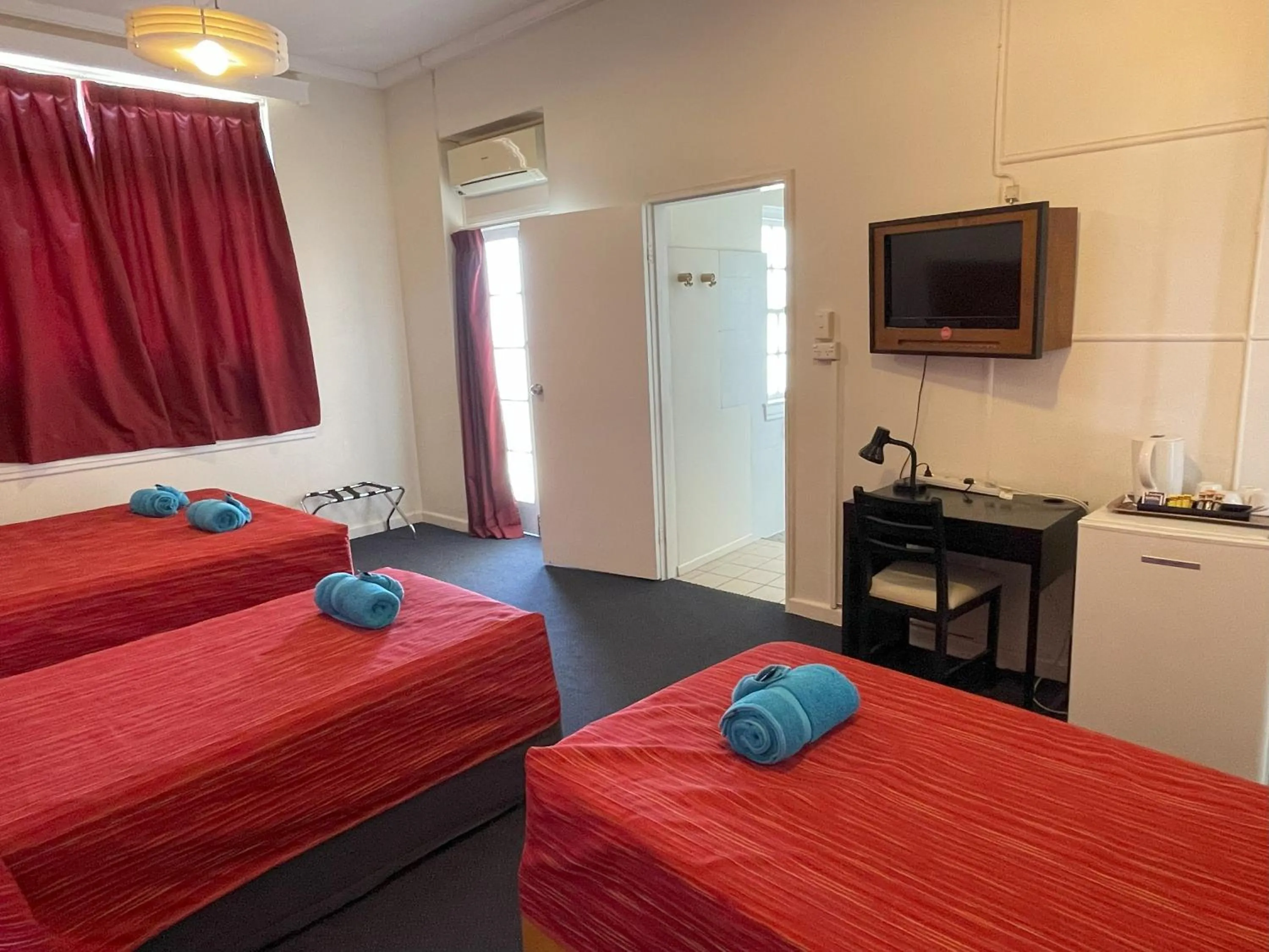 Bed in North Gregory Hotel