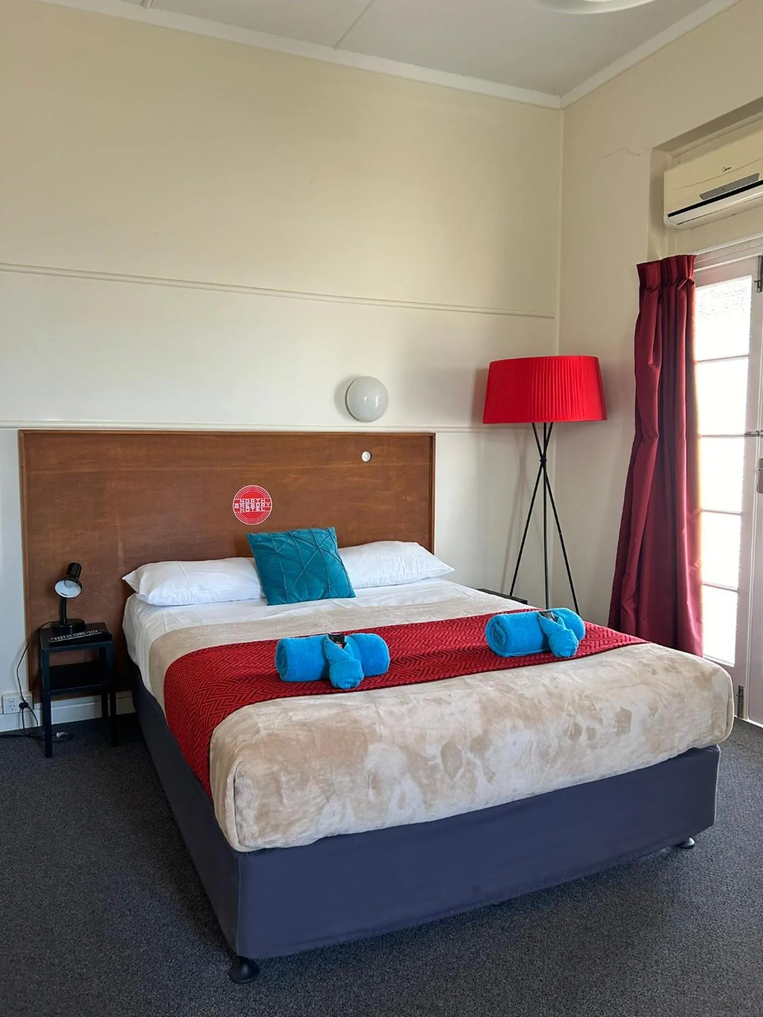 Bed in North Gregory Hotel