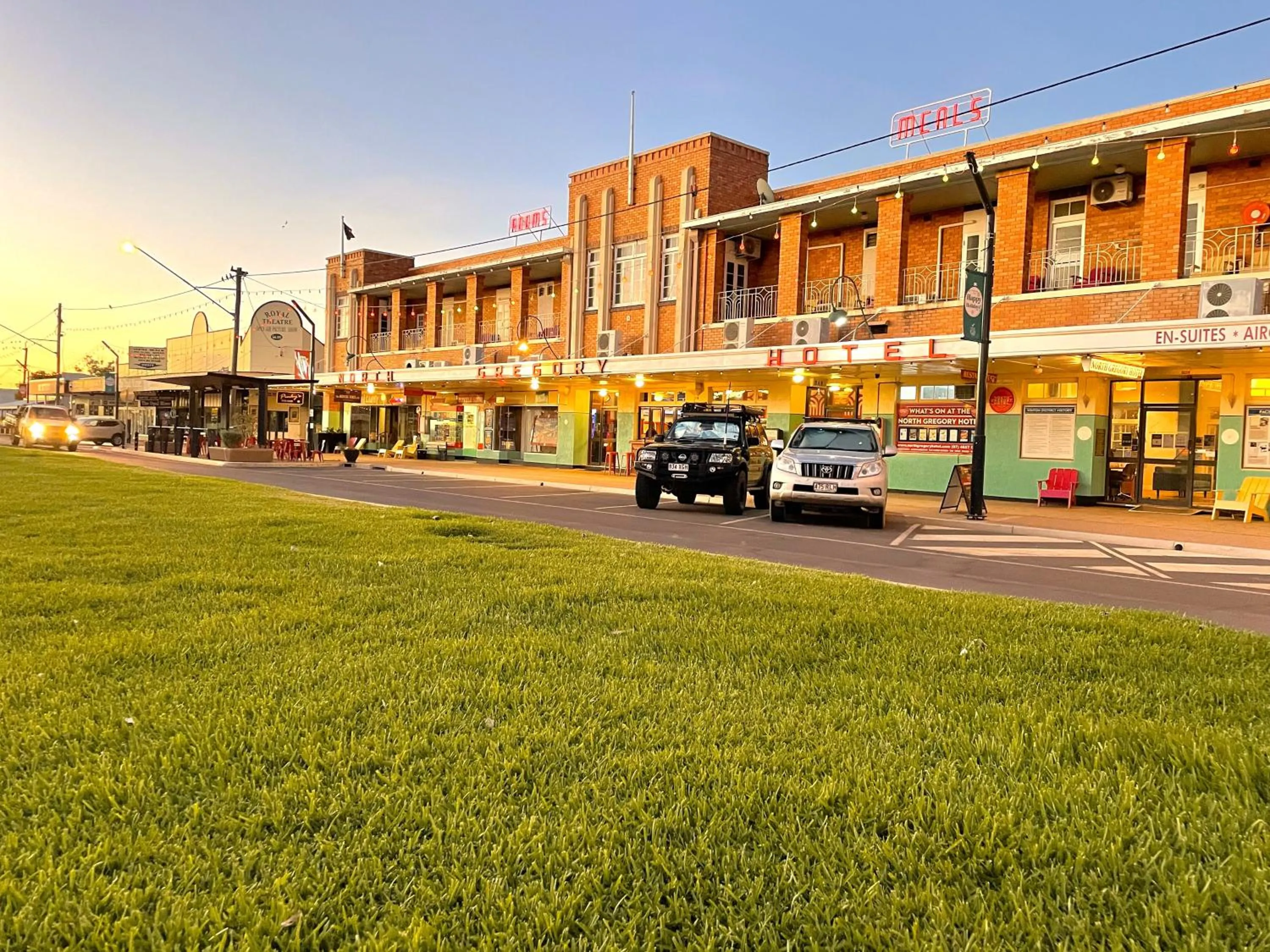 Quiet street view in North Gregory Hotel