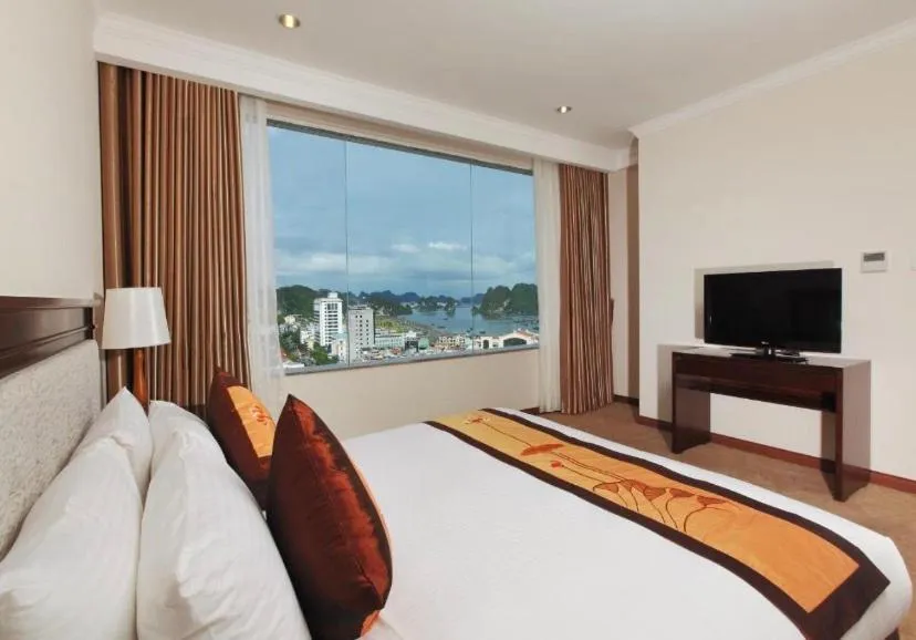 Bedroom, Bed in Ha Long DC Hotel