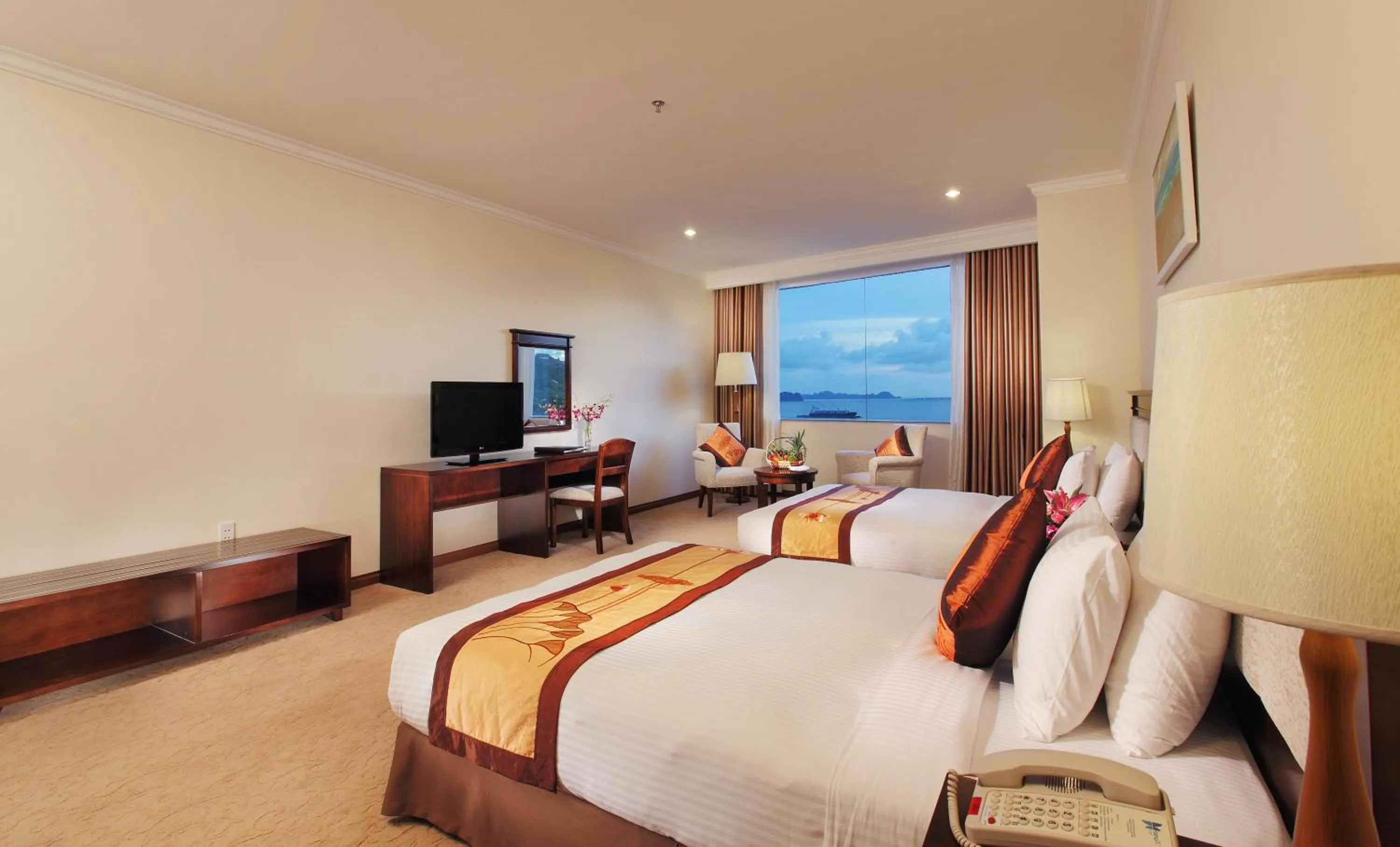 Photo of the whole room, Bed in Ha Long DC Hotel