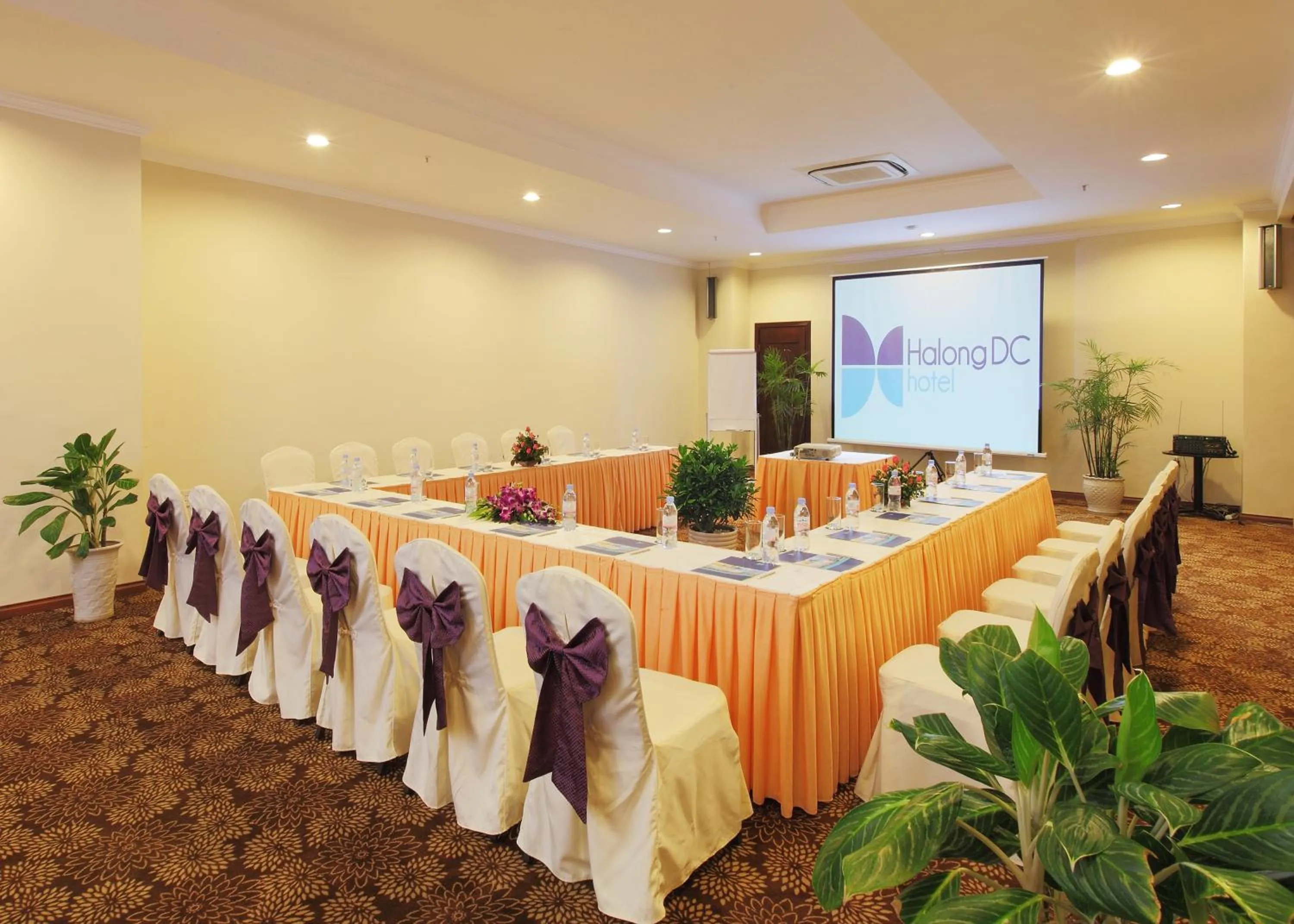 Business facilities in Ha Long DC Hotel
