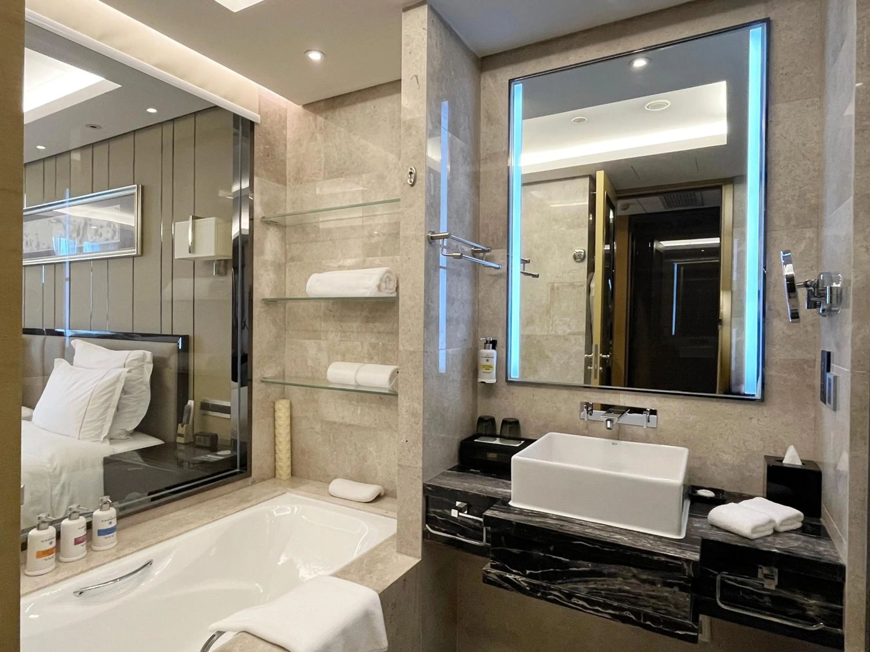 Toilet in Pullman Wuxi New Lake