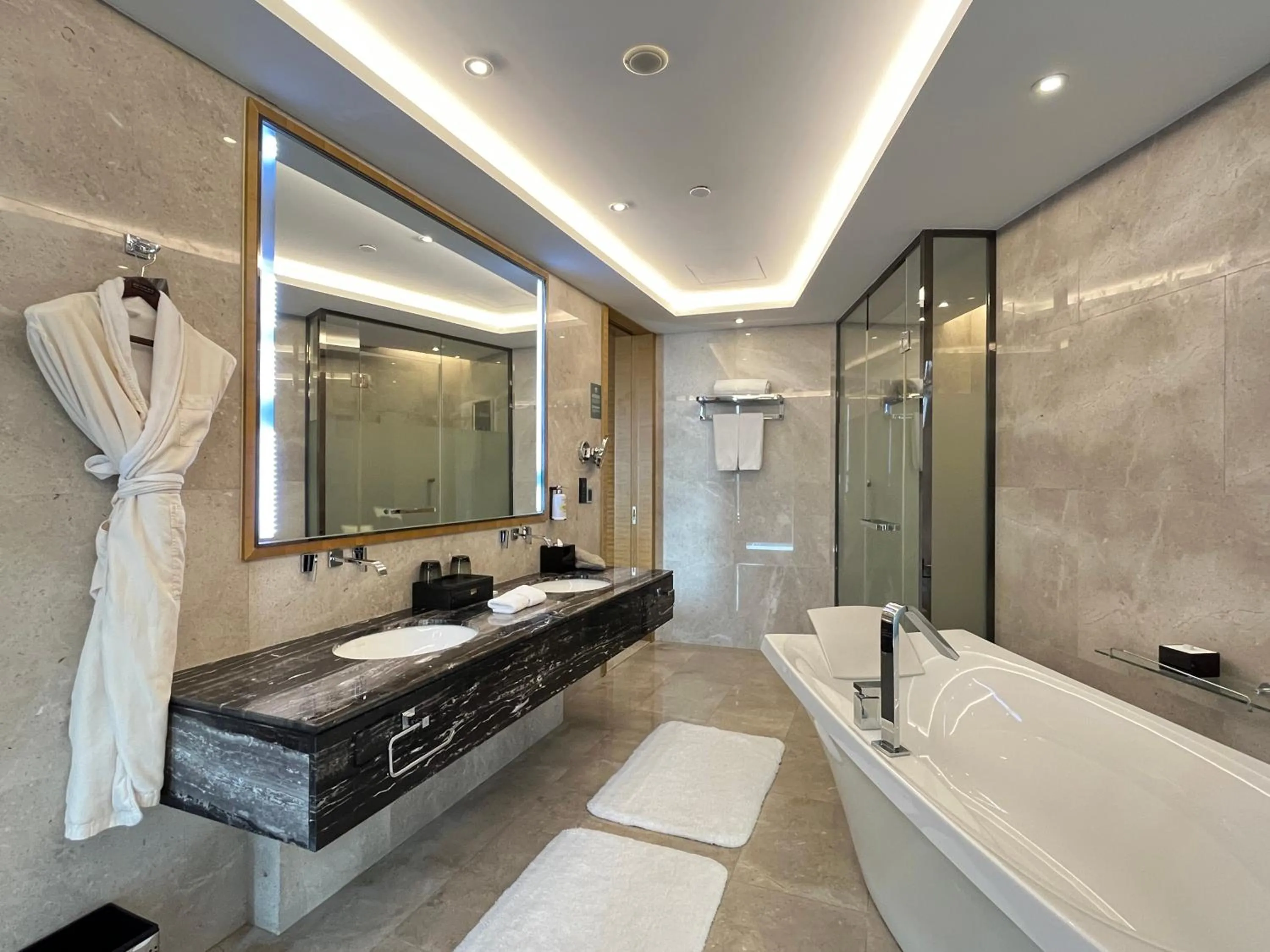 Bathroom in Pullman Wuxi New Lake