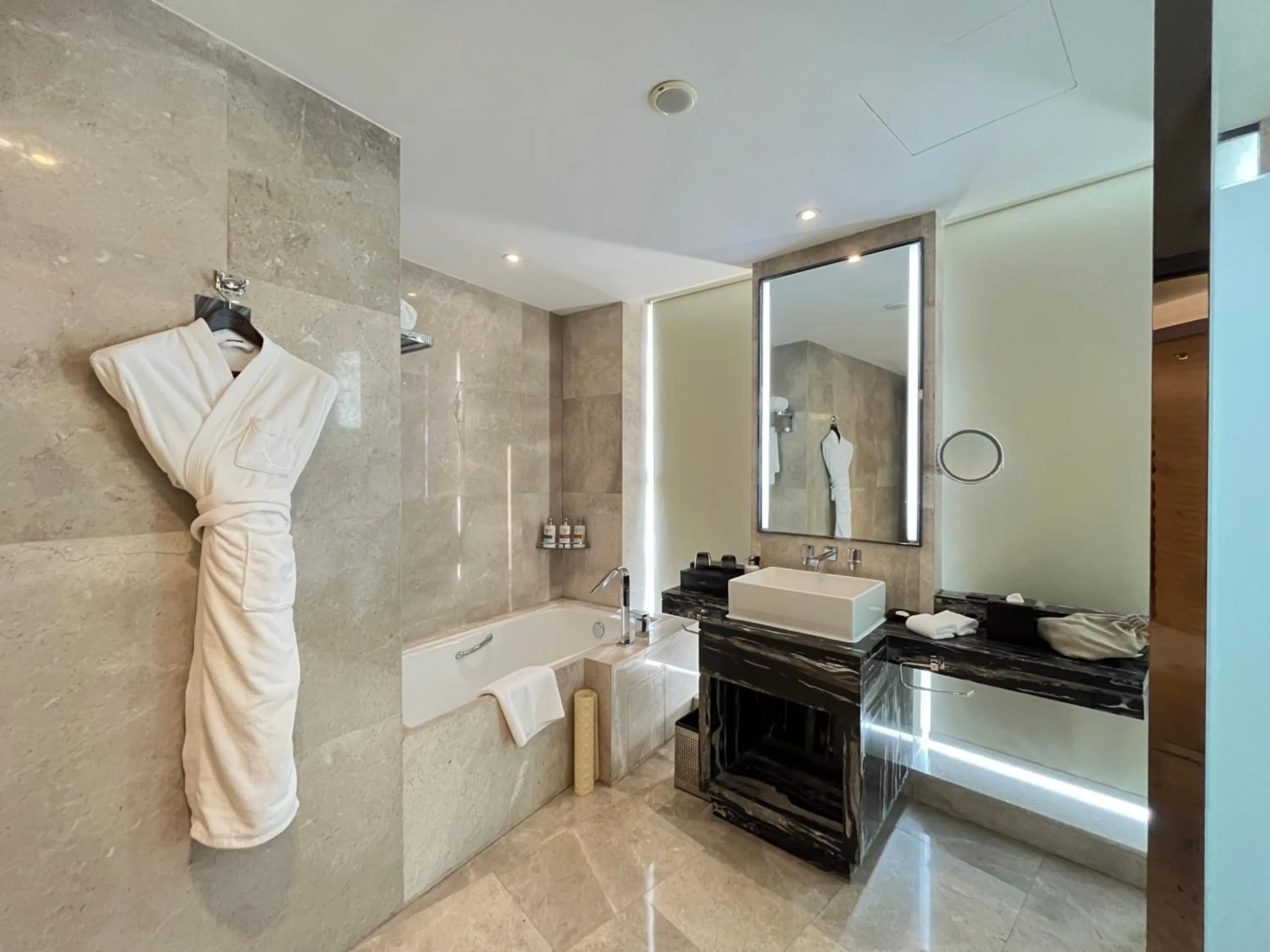 Toilet in Pullman Wuxi New Lake