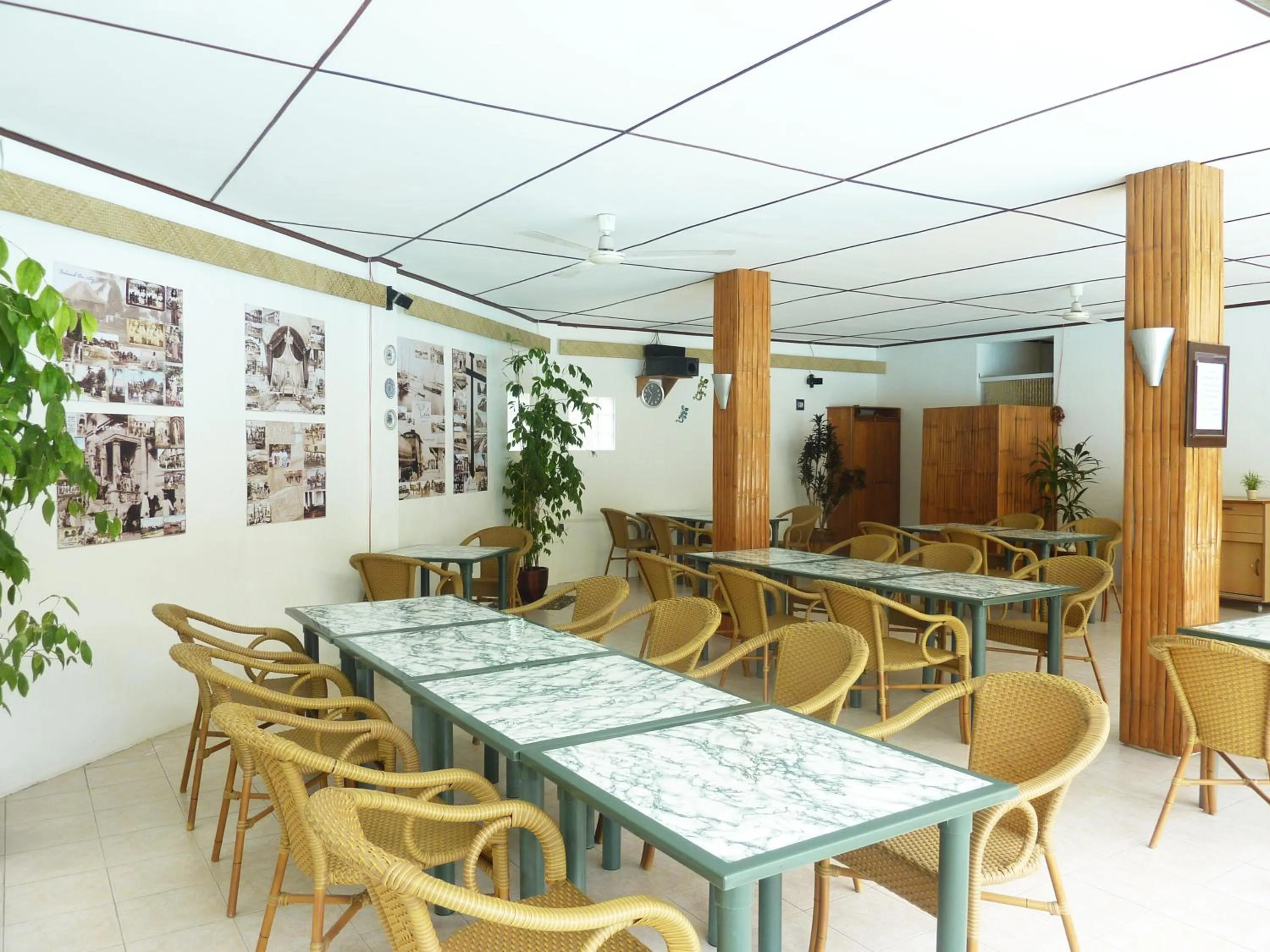 Restaurant/places to eat in Marcosas Cottages Resort