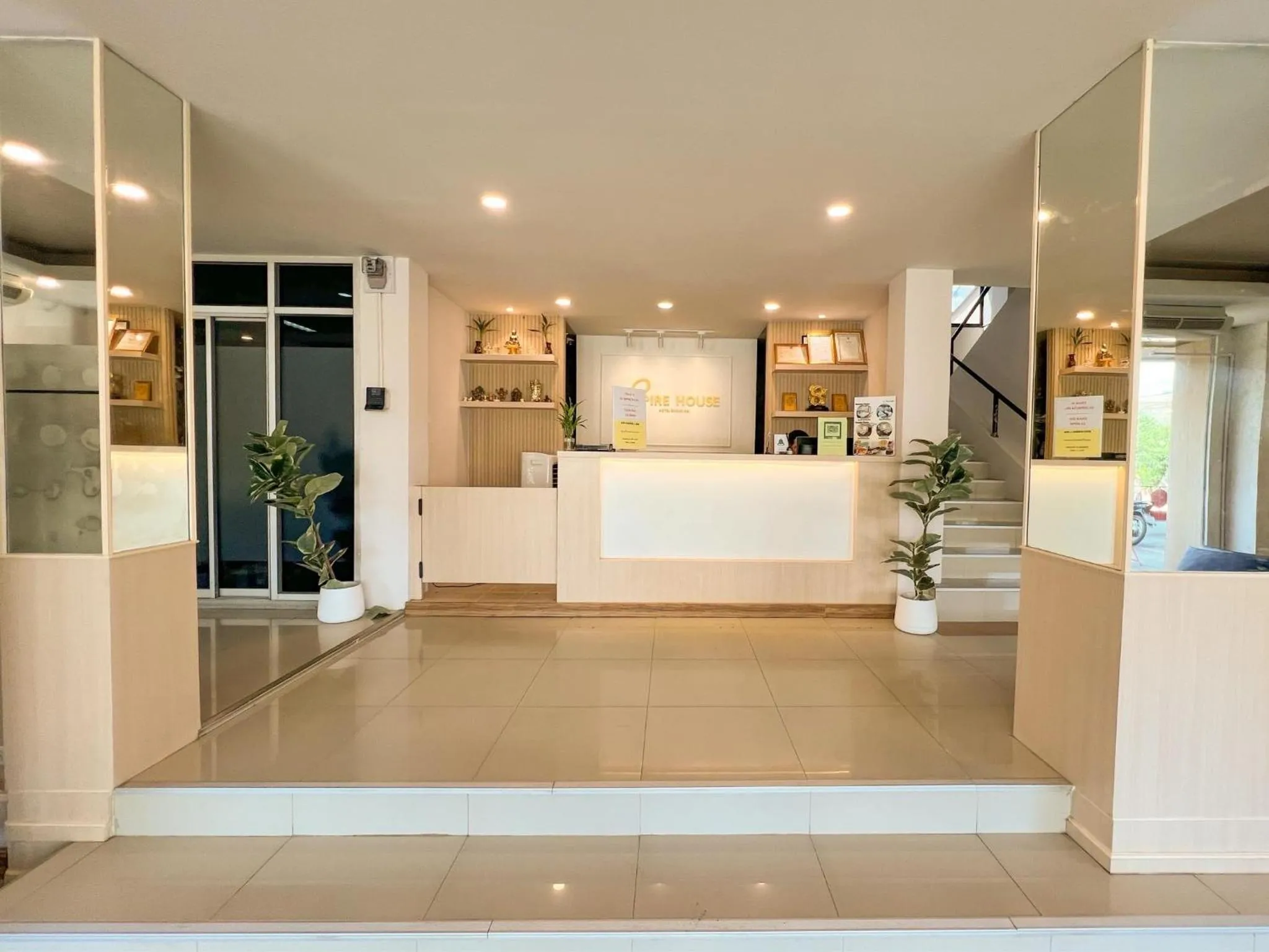 Lobby or reception in Inspire House Hotel