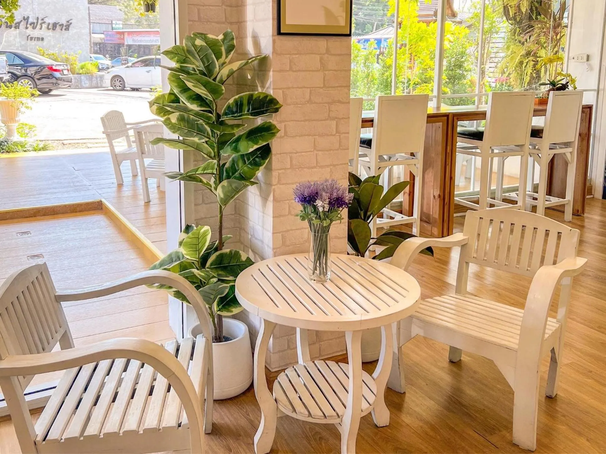 Restaurant/places to eat in Inspire House Hotel