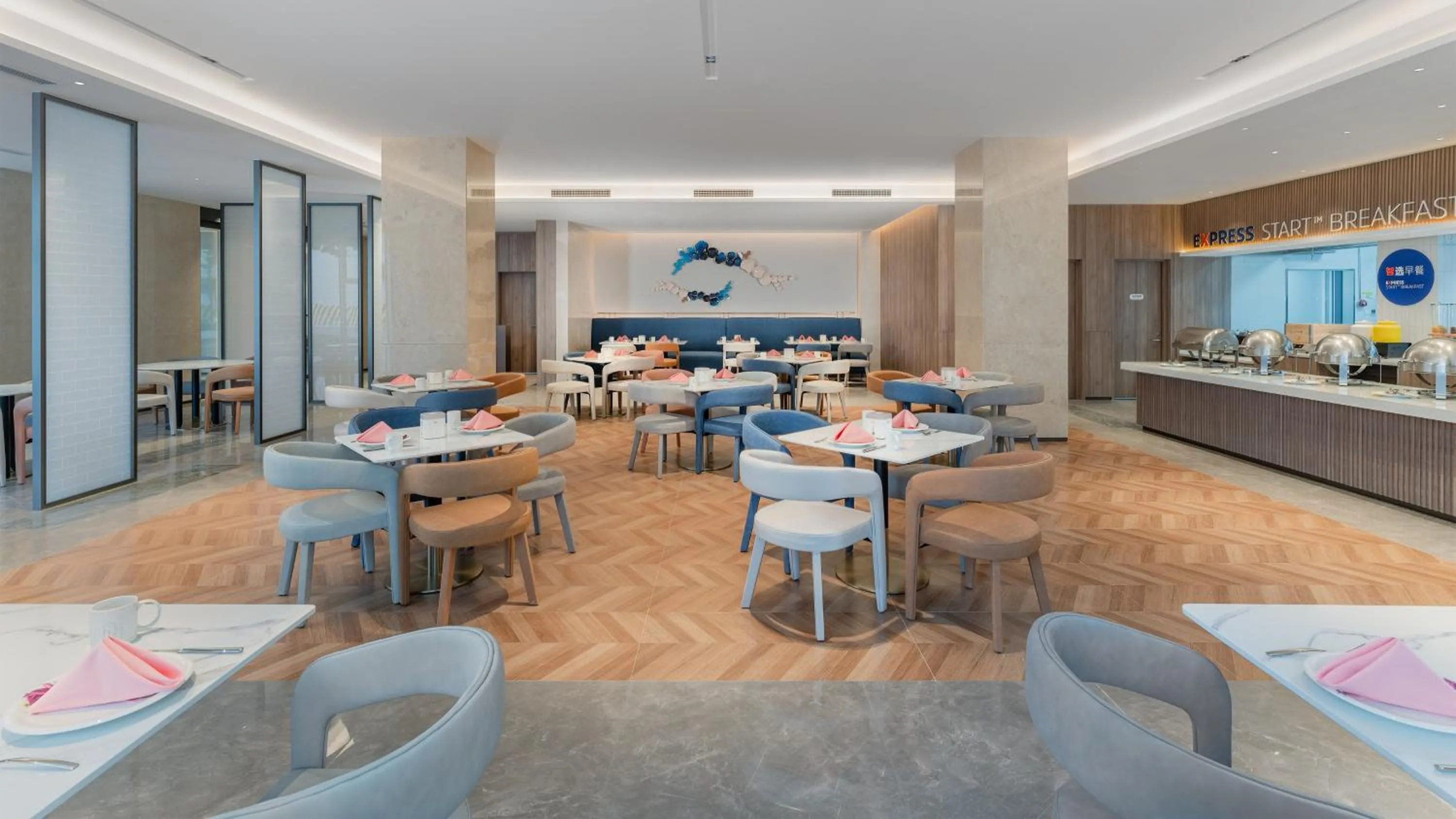 Restaurant/places to eat in Holiday Inn Express Qingdao Shibei by IHG