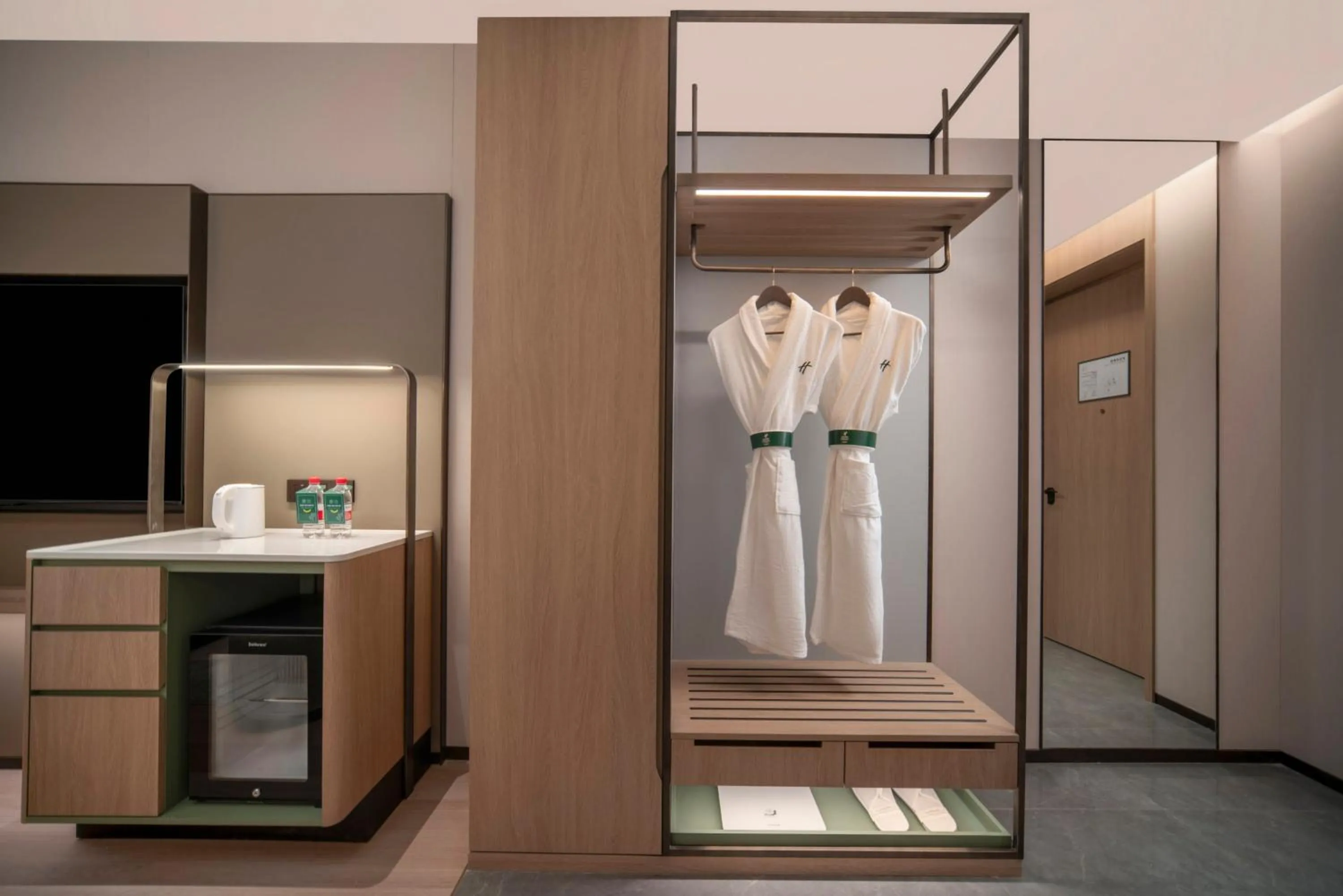 Photo of the whole room in Holiday Inn Express Qingdao Shibei by IHG